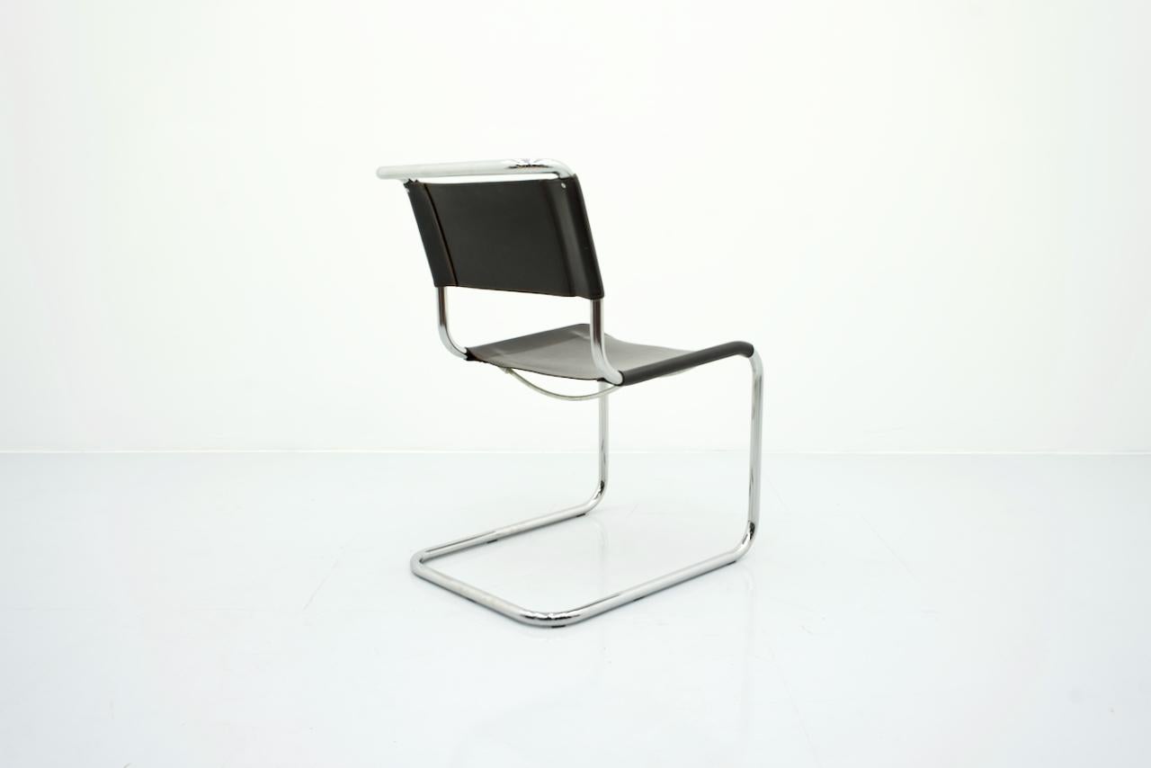 Thonet S33 Freischwingerstuhl aus Chrom und Leder Mart Stam 1926 im Zustand „Gut“ in Frankfurt / Dreieich, DE