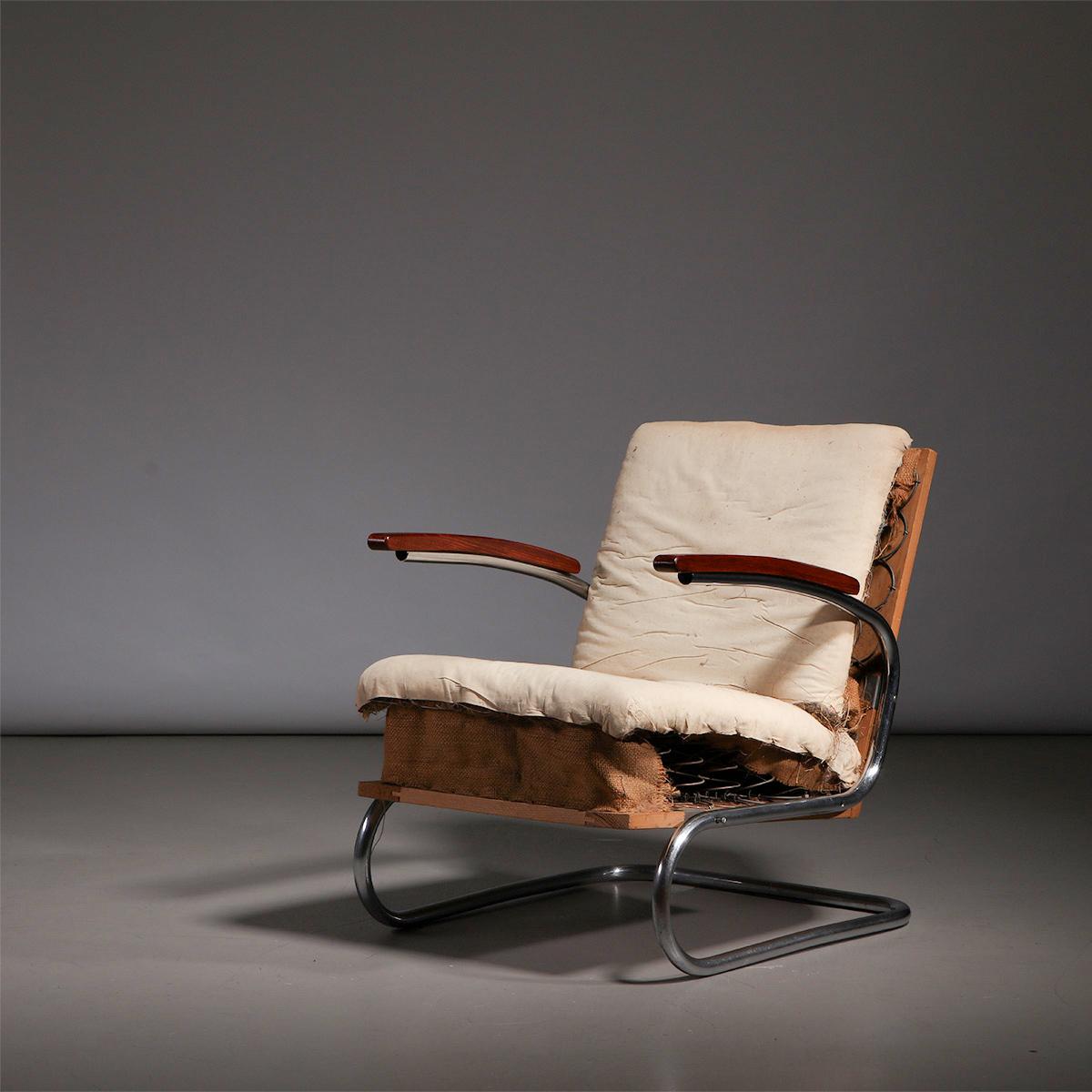 Fauteuil luge en tube d'acier chromé Bauhaus, modèle S411, fabriqué par Thonet en Allemagne, années 1930.

Ce fauteuil luge emblématique S411 présente un look épuré et moderne et s'intègre parfaitement dans une maison ou un bureau contemporain. Le