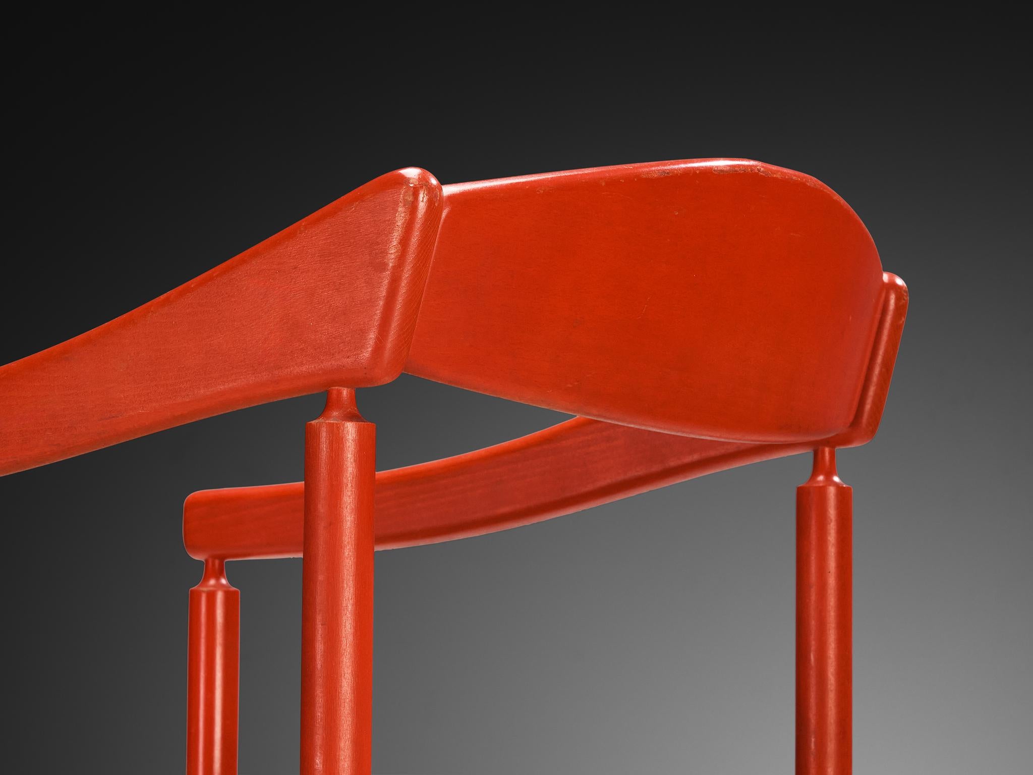 Ensemble Thonet de huit fauteuils avec cadre laqué rouge et sièges en jonc en vente 2