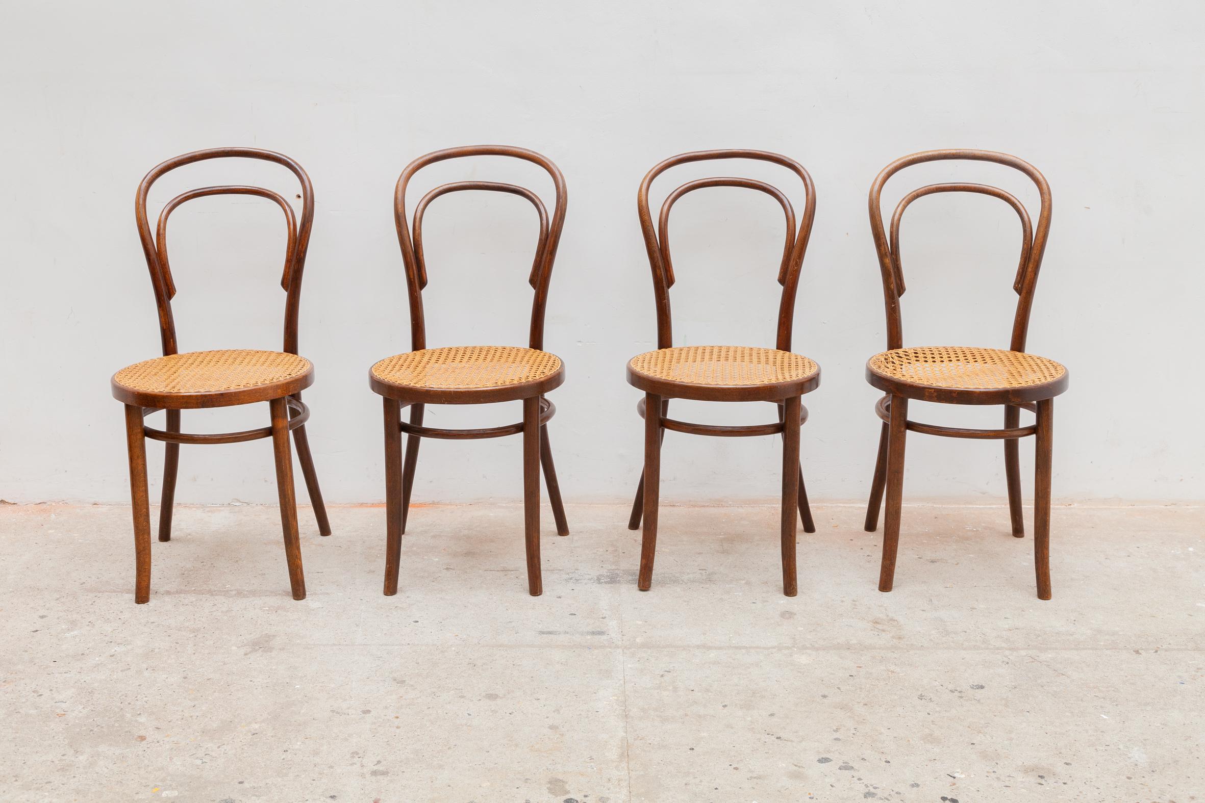 Hand-Crafted Thonet Set of Four No.14 Chairs and Two Stools, 1930s, Austria