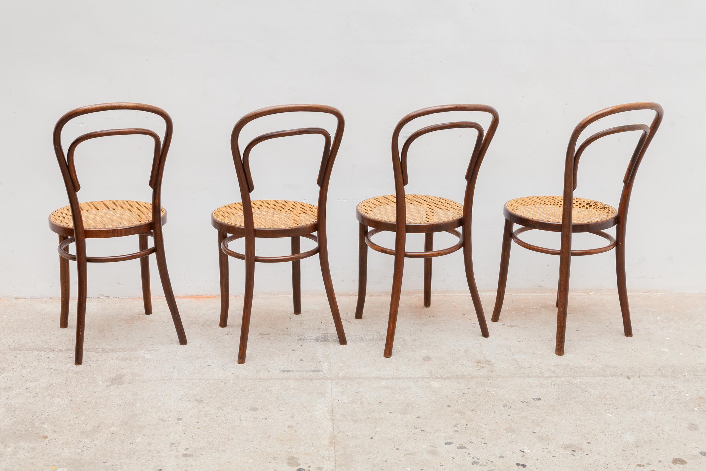 Mid-20th Century Thonet Set of Four No.14 Chairs and Two Stools, 1930s, Austria