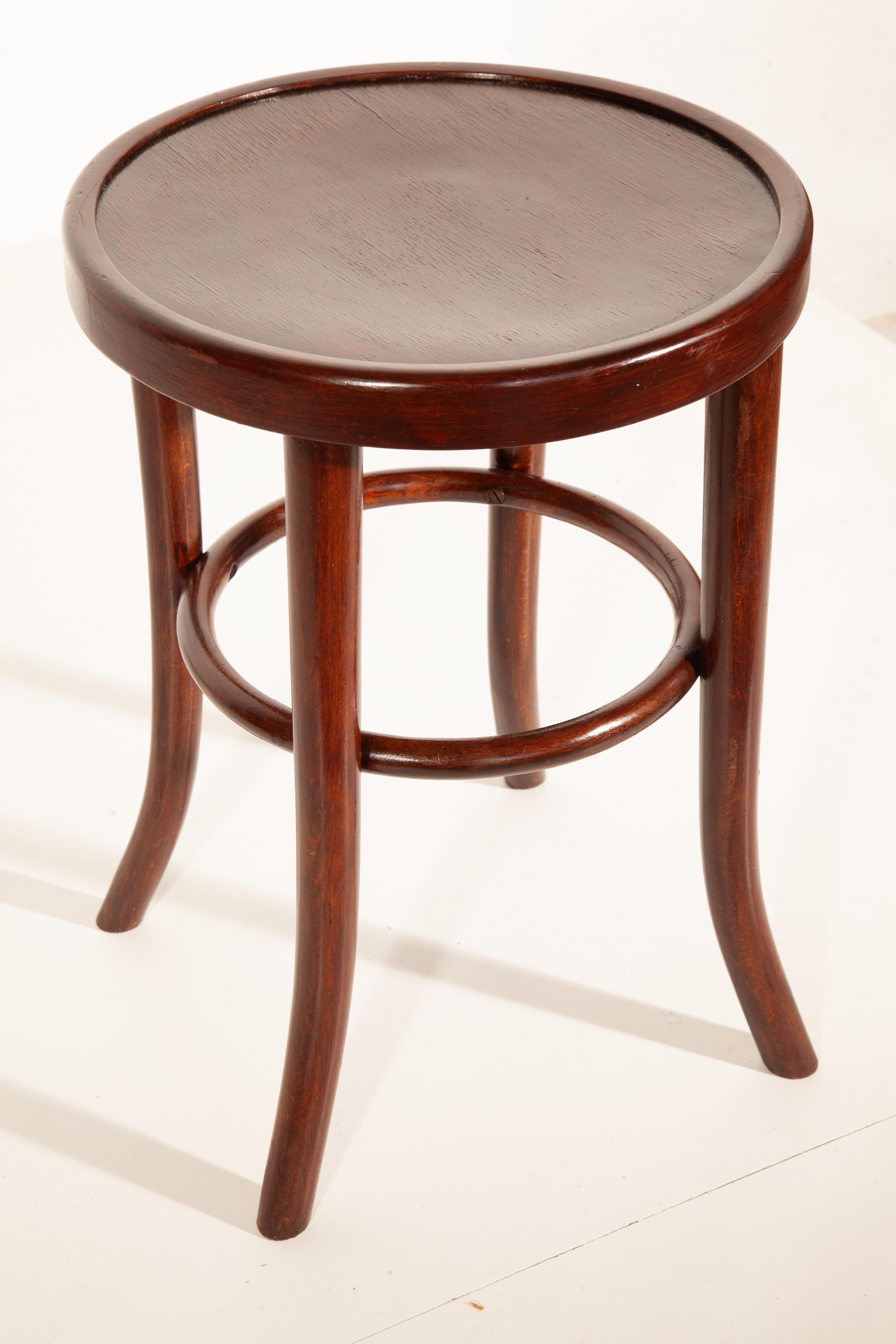 Juego de seis taburetes Thonet en venta 2