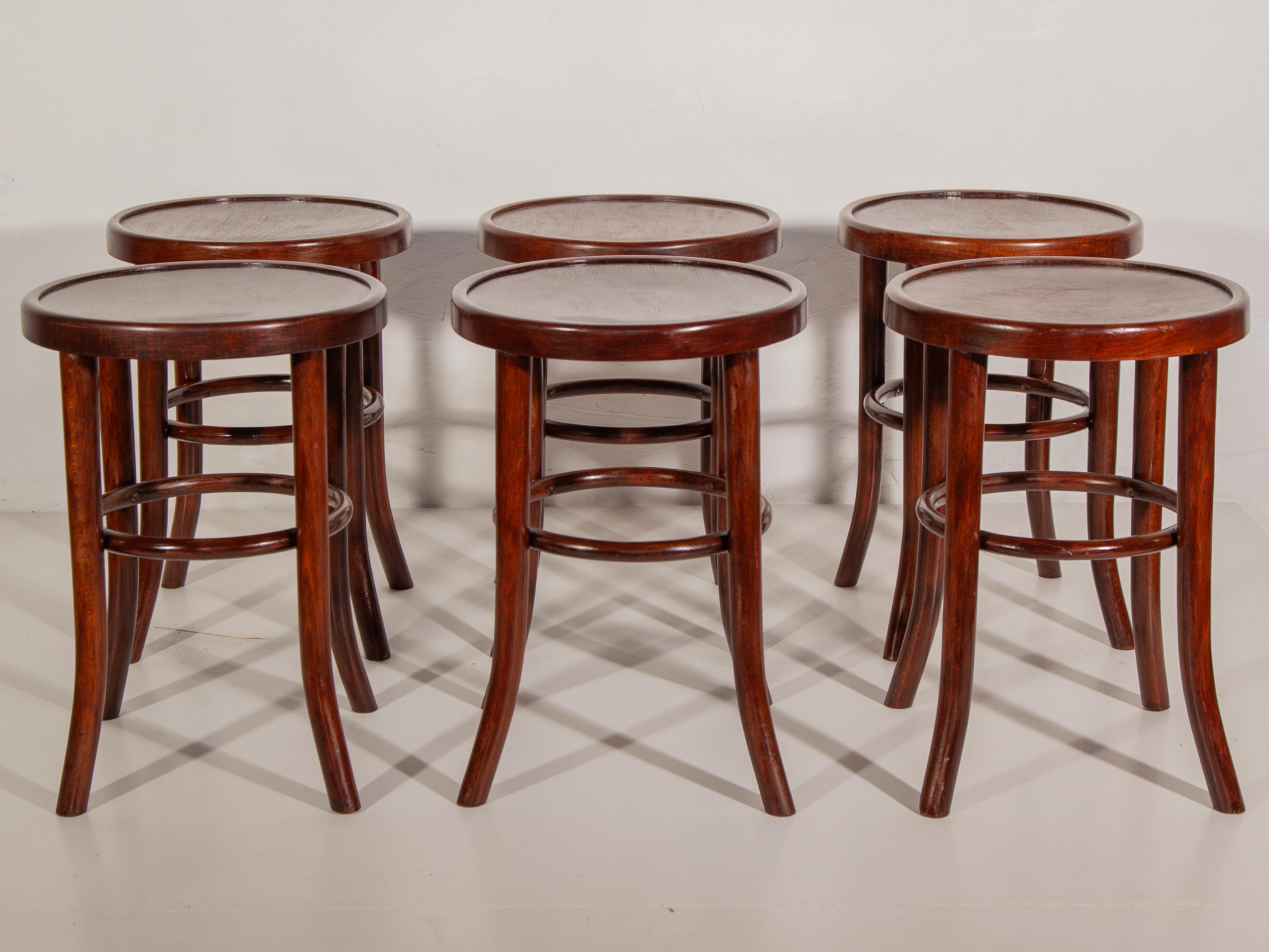 Juego de seis taburetes Thonet Moderno de mediados de siglo en venta