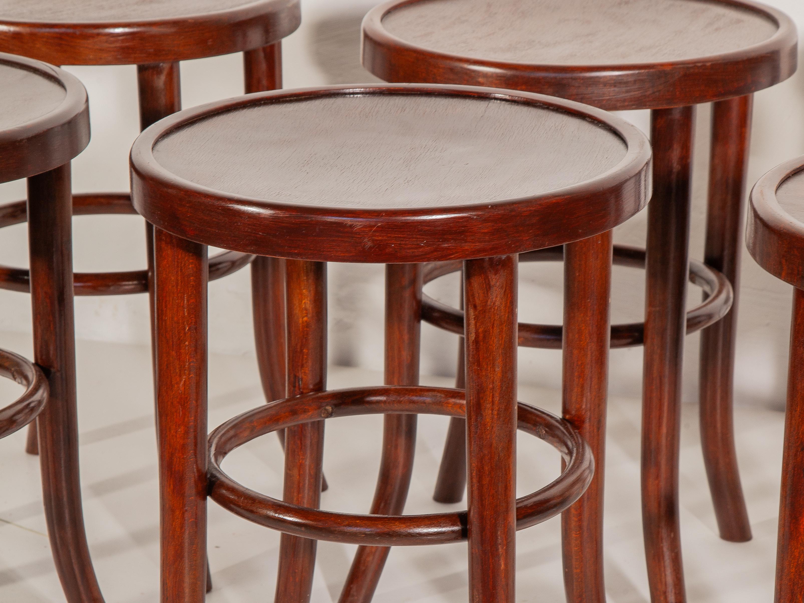 Juego de seis taburetes Thonet en Bueno estado para la venta en Antwerp, BE