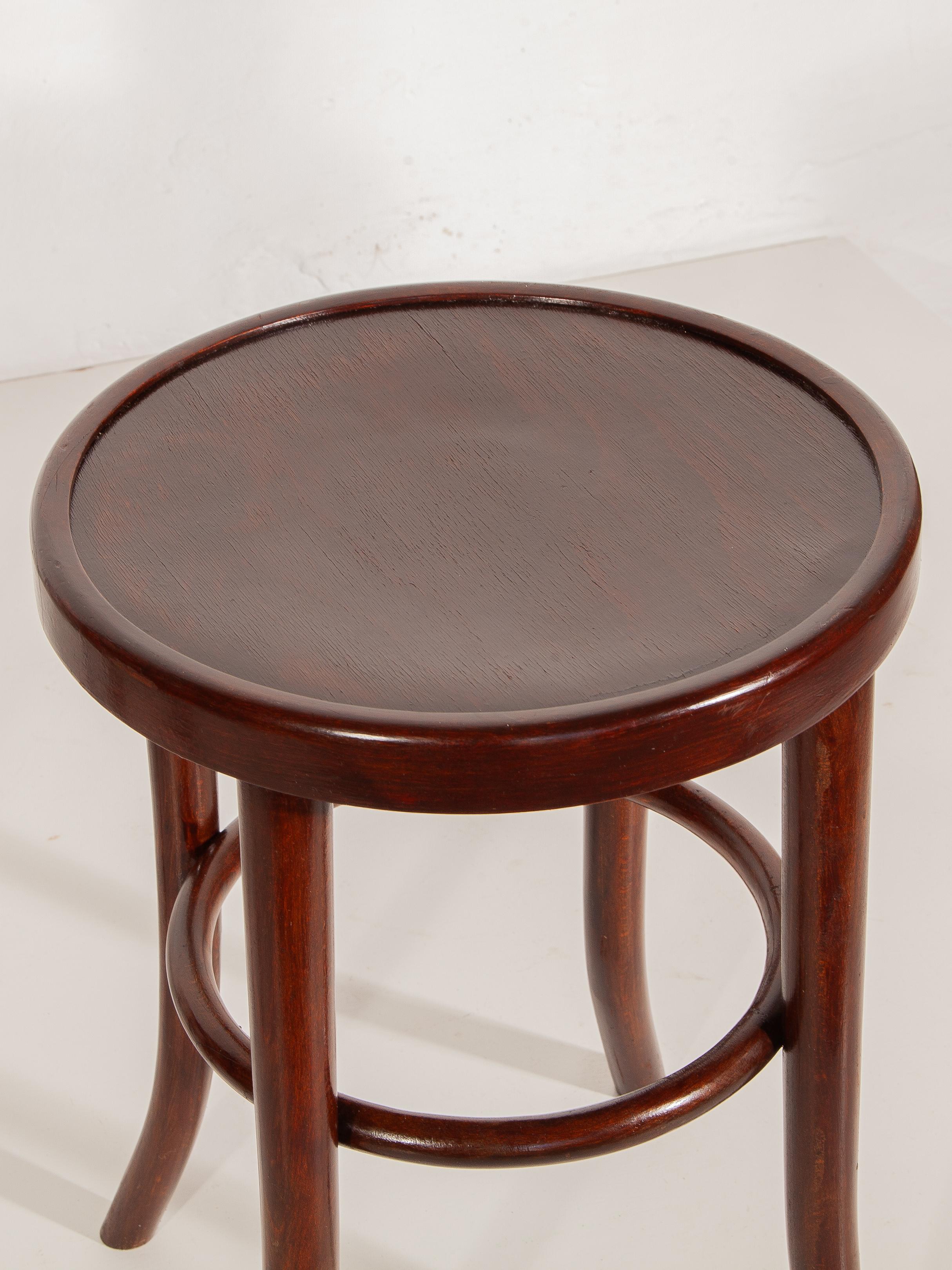 Juego de seis taburetes Thonet en venta 1