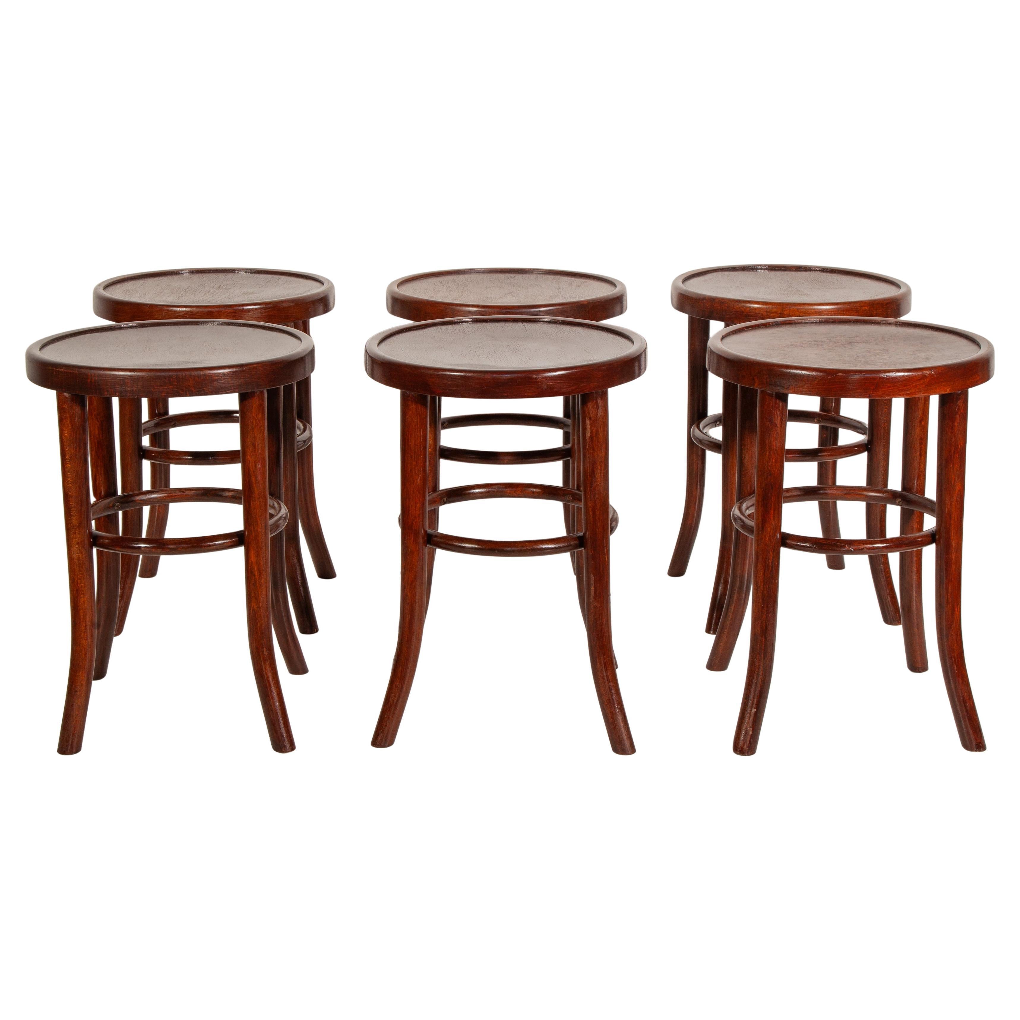 Juego de seis taburetes Thonet en venta