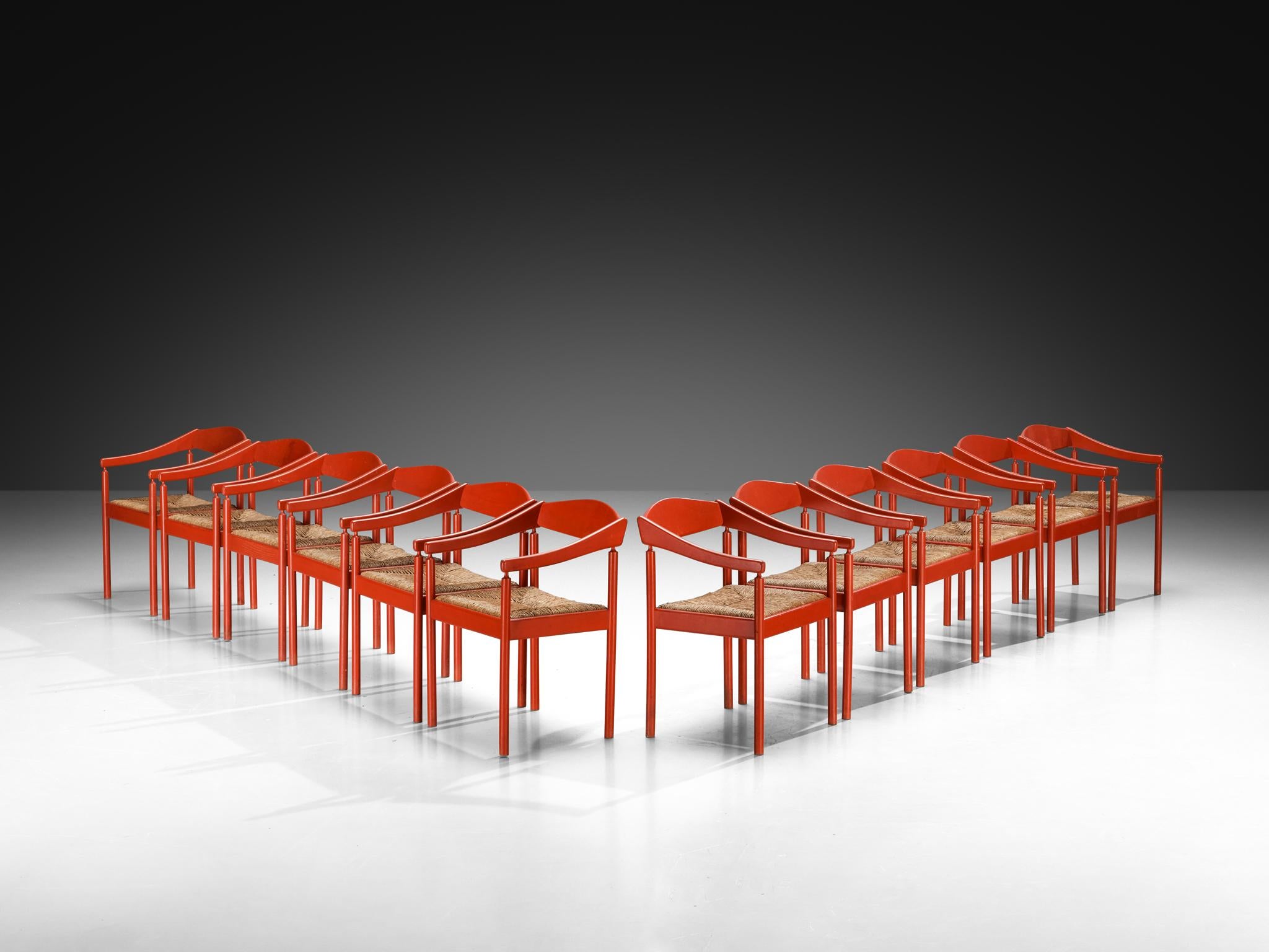 Milieu du XXe siècle Ensemble Thonet de douze fauteuils avec cadre laqué rouge et sièges en jonc en vente