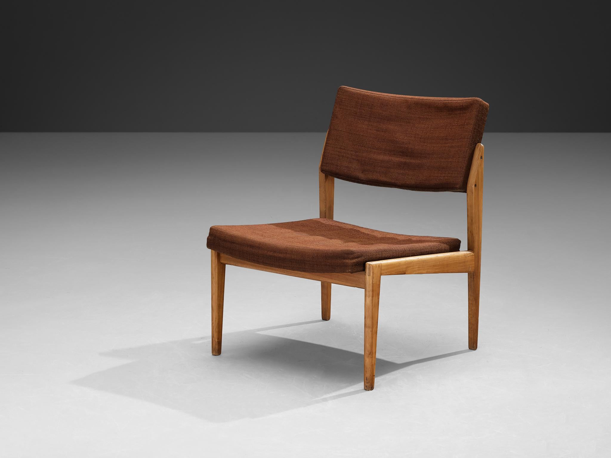 Thonet, slipper chair, cherry, fabric, Austria, 1950s

This lounge chair has a splendid construction that epitomizes a simplistic, natural and timeless aesthetics. The design is characterized by clear, straight lines that are noticeable in the shape