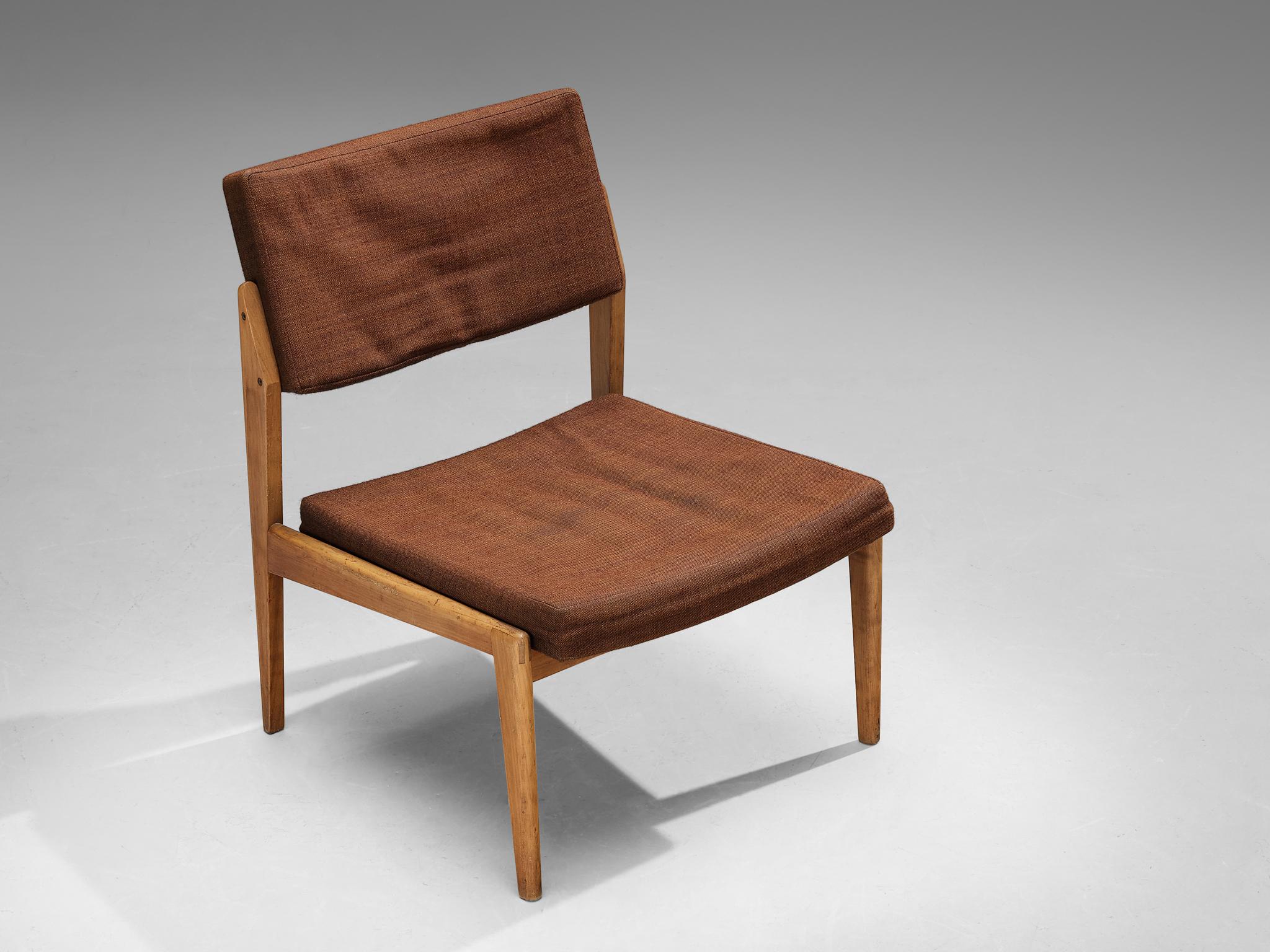 Thonet Slipper Chair in Cherry and Brown Upholstery In Good Condition For Sale In Waalwijk, NL