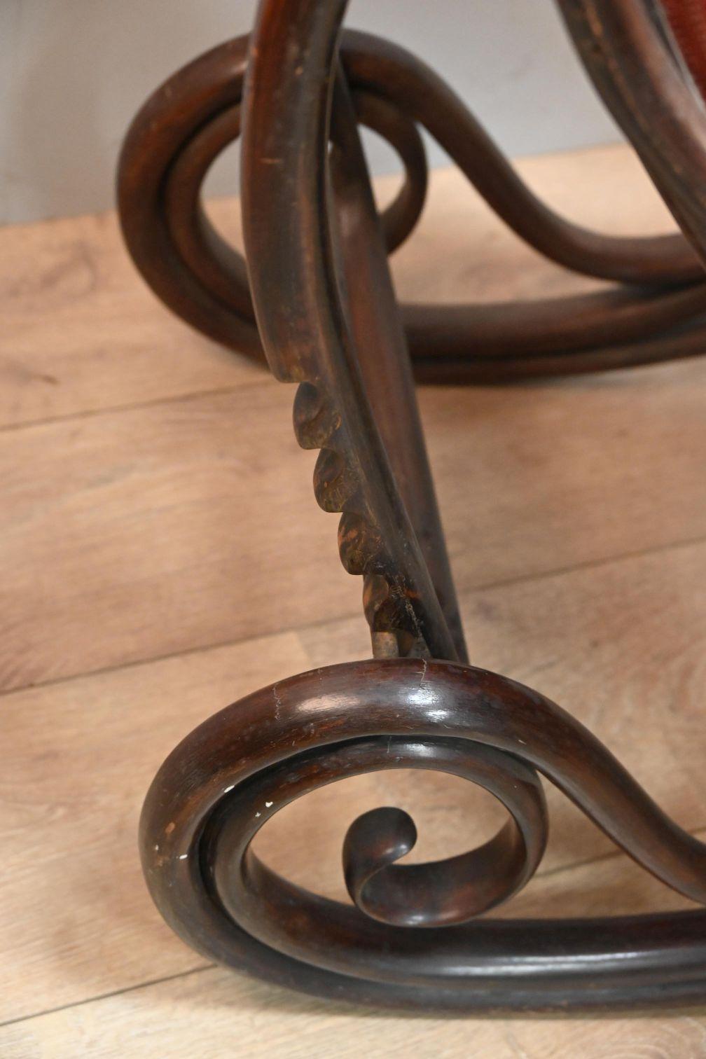 19th Century Thonet, stained and curved wooden daybed covered with velvet For Sale