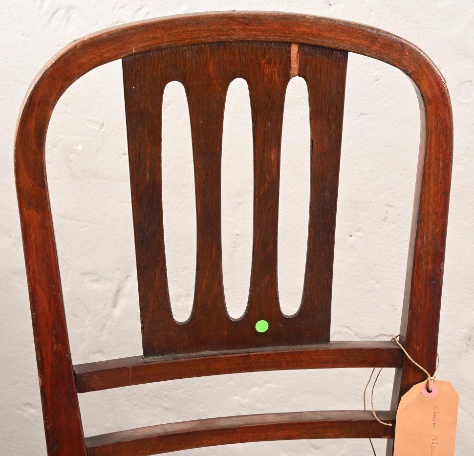 Thonet, stained wood chair with openwork backrest circa 1900 In Good Condition For Sale In Saint-Ouen, FR