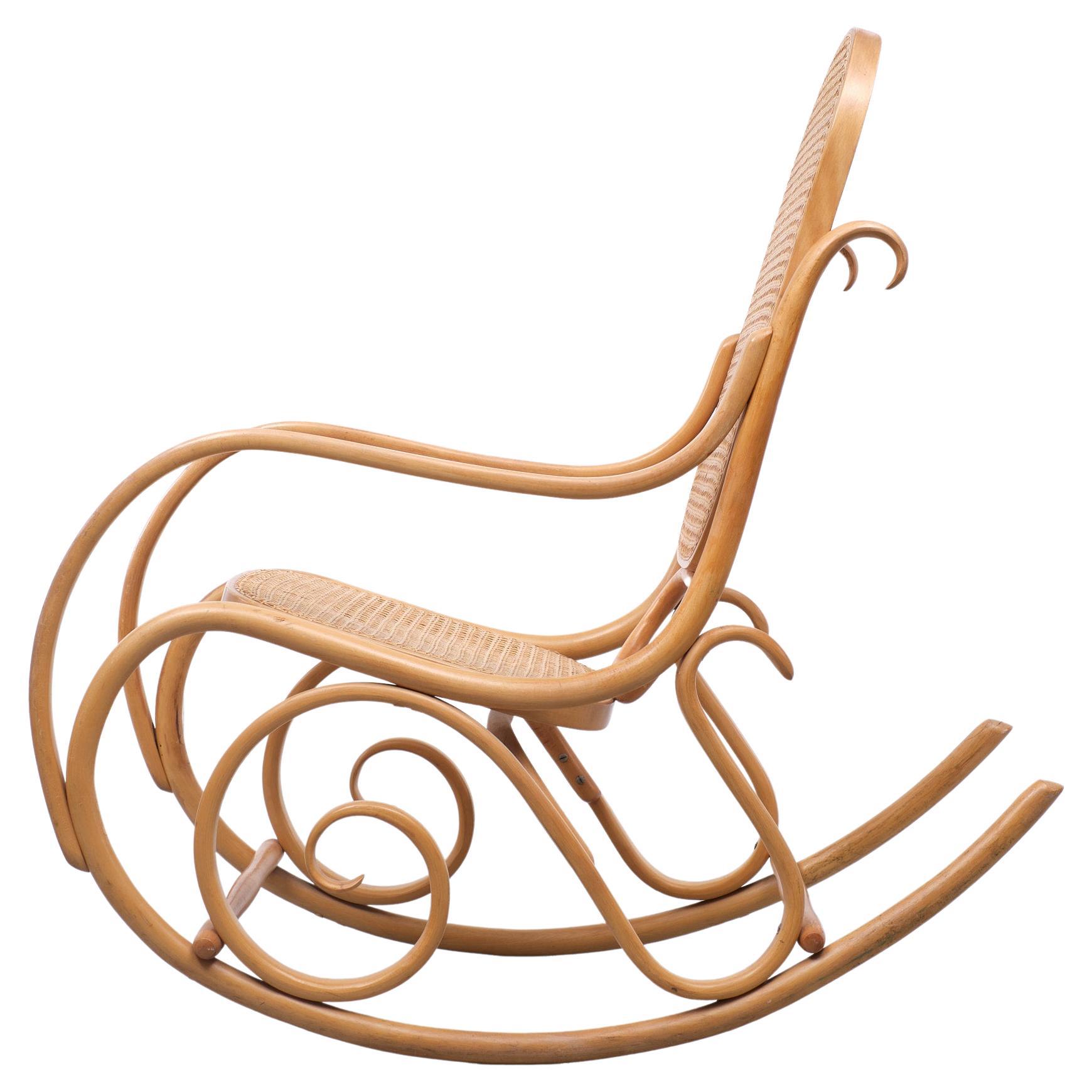 Beautiful Thonet rocking chair. Steamed Bentwood. Produced by FMG in 
Poland for Thonet classic design. Nice color. Wicker seat and backrest.
Good condition.