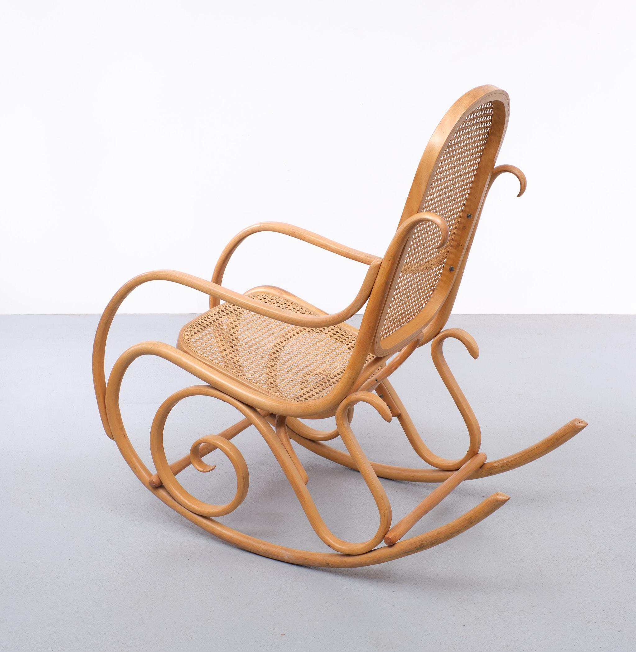 Thonet Steamed Bentwood Rocking Chair, 1970s  In Good Condition In Den Haag, NL