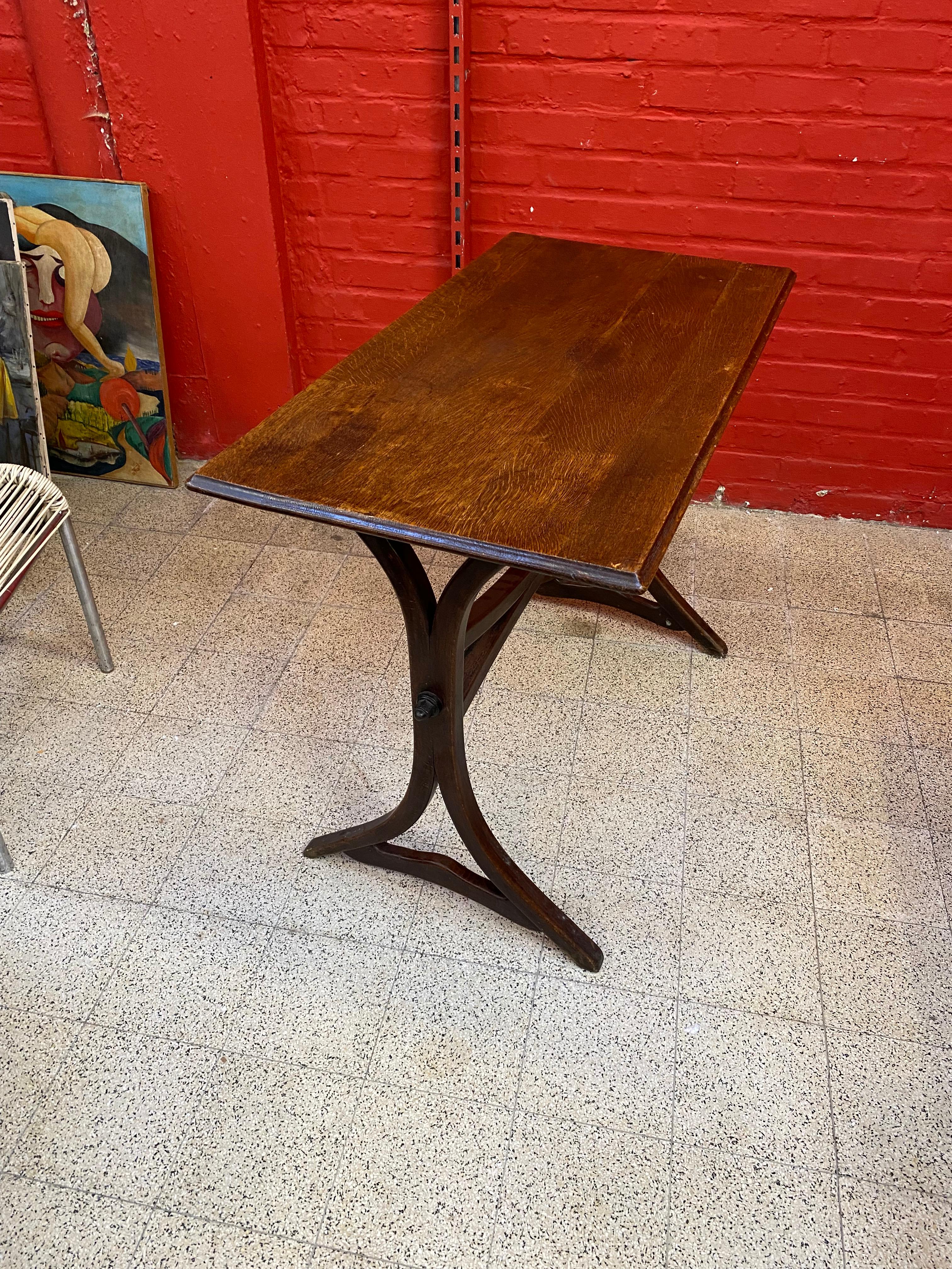 Thonet Style Art Nouveau Oak Bistro Table, circa 1900 In Good Condition For Sale In Saint-Ouen, FR