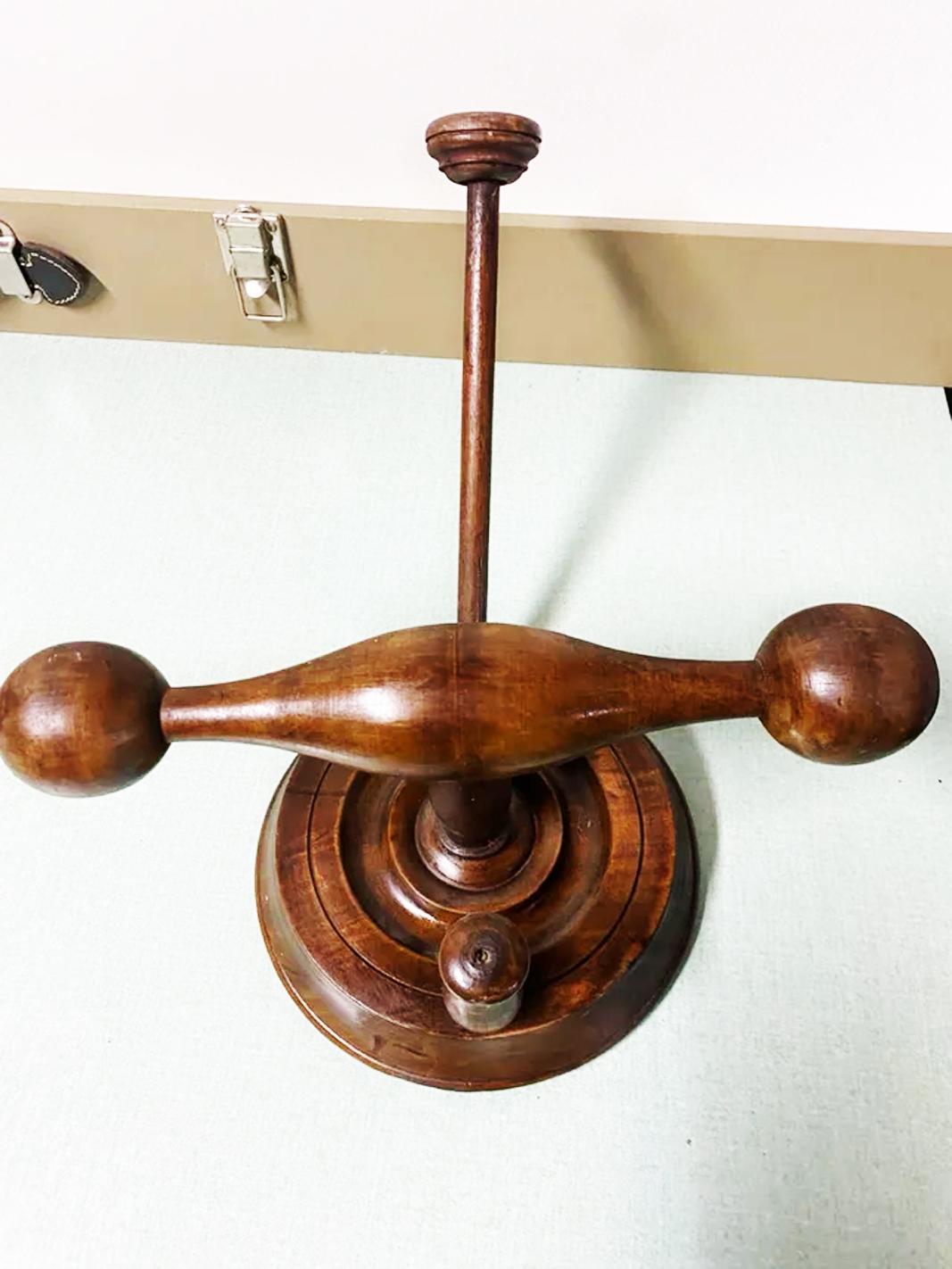 Bentwood in stile Thonet  Appendiabiti e Coates , Austria 20° secolo in vendita 1