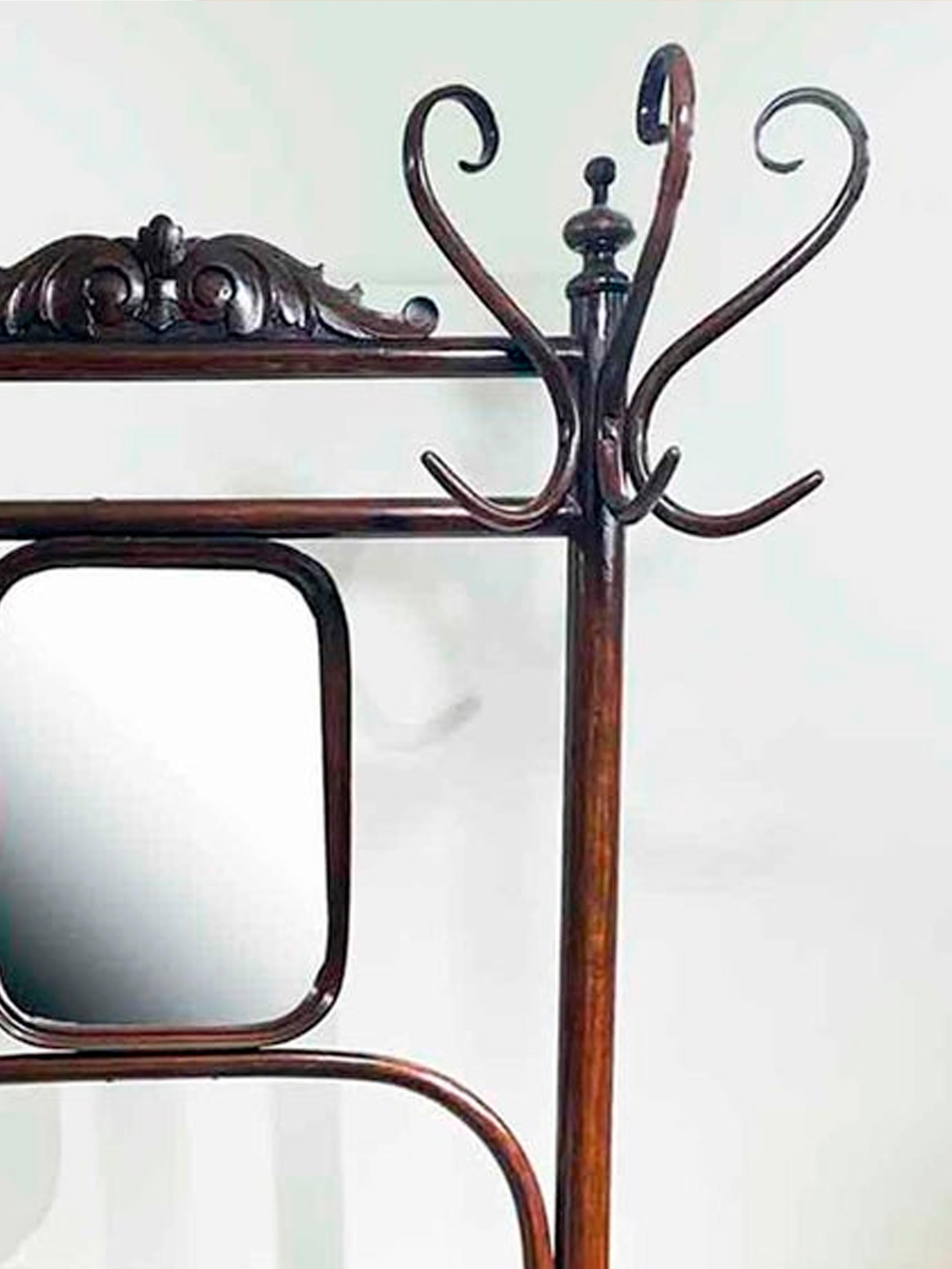 XX secolo Appendiabiti da ingresso in stile Thonet con specchio in vendita