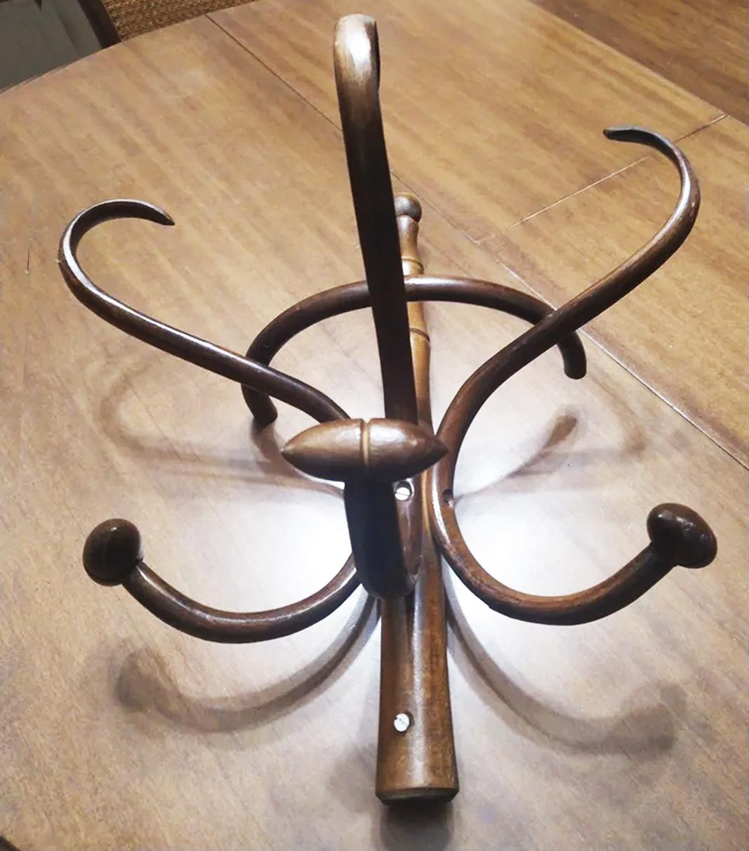 Austriaco Appendiabiti e Coates in legno in stile Thonet in vendita