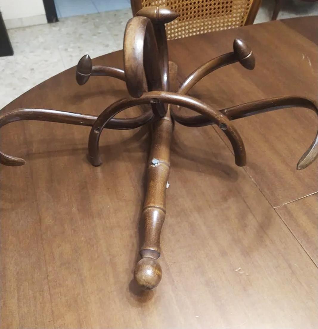 Appendiabiti e Coates in legno in stile Thonet In condizioni buone in vendita a Mombuey, Zamora