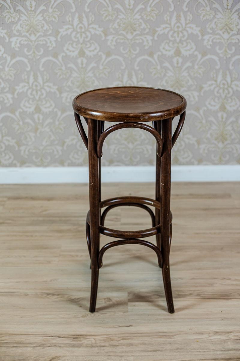 Thonet-Stylized Beech Wood Bar Stool, Circa 1980-1990

We present you a beech bar stool.
The piece of furniture is modern, stylized as Thonet furniture.
This item is in particularly good condition. There are only small traces of use on its surface.