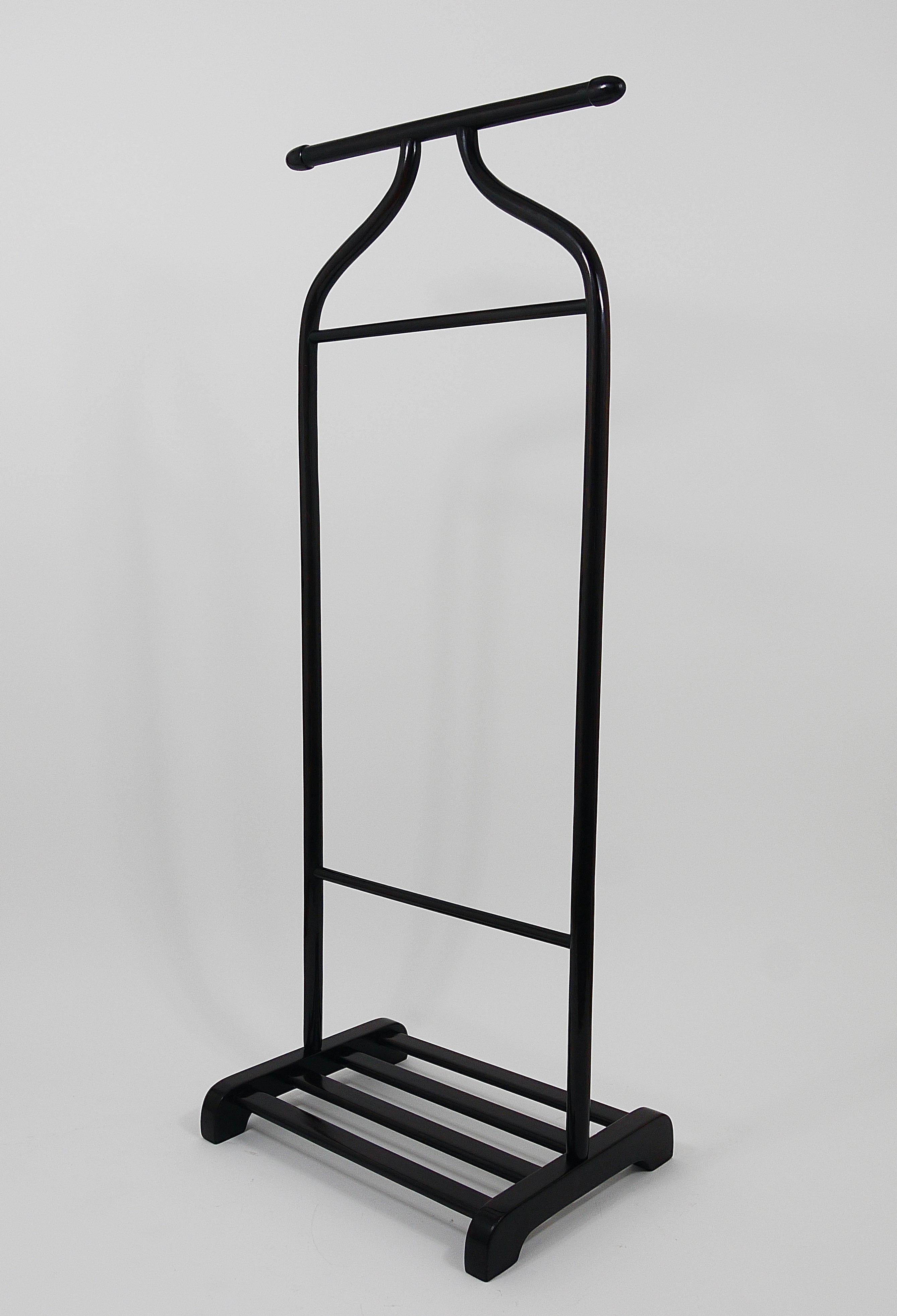 An elegant Art Deco gentleman’s valet or dressing stand from the 1920s, designed and crafted by Gebrüder Thonet Vienna in Austria. This piece is made of bentwood beech in a beautiful dark brown color (in reality it appears more brown than the black