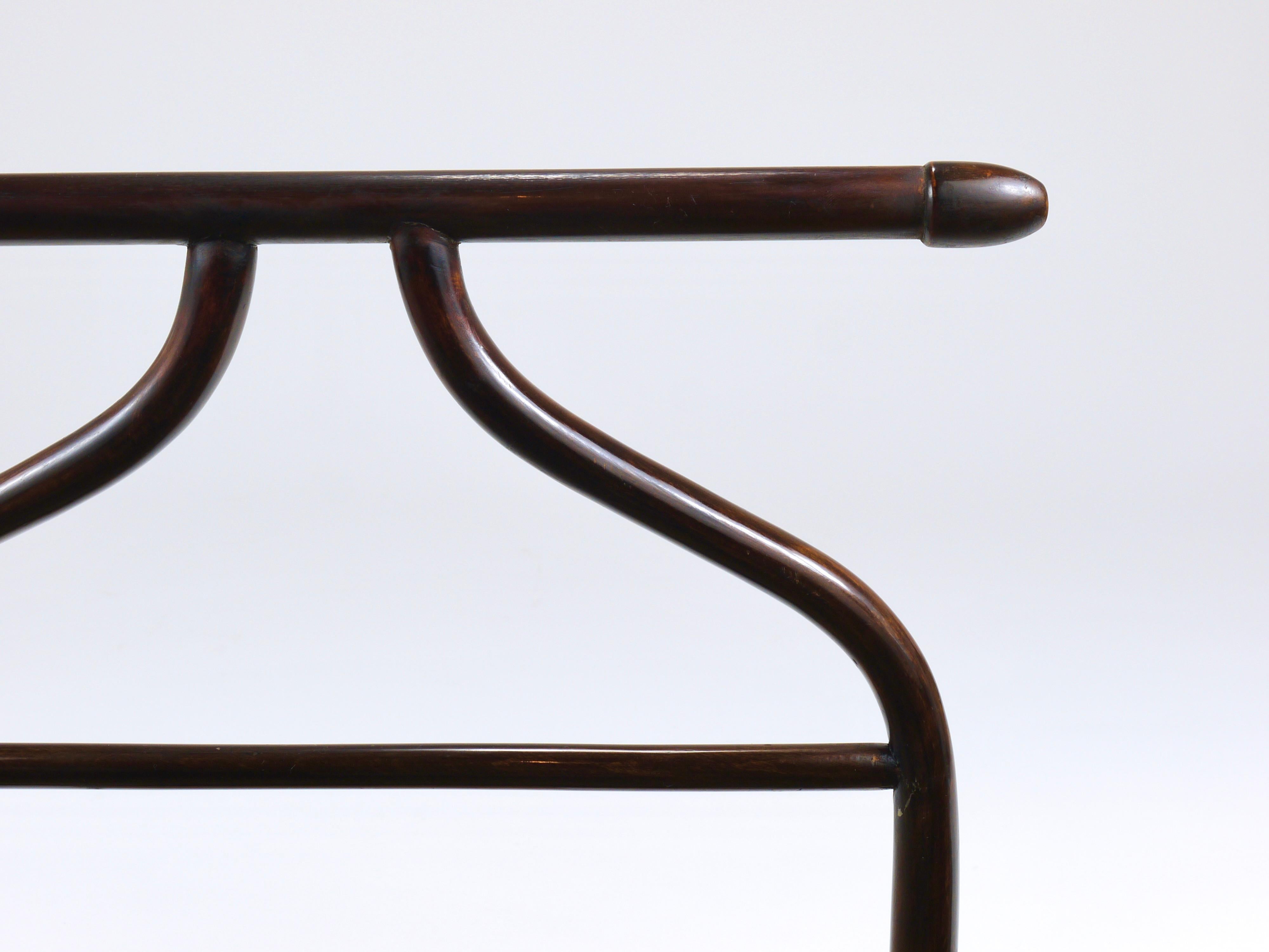 Thonet Vienna Art Deco Bentwood Clothing Valet / Dressing Stand, Austria, 1920s Moderno de mediados de siglo en venta