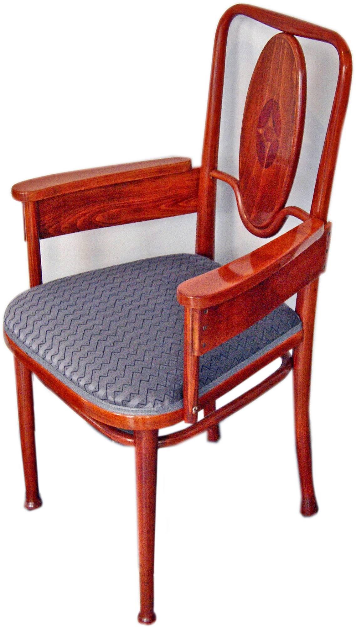 Thonet Vienna elegantester Sessel

Bitte beachten Sie: Zwei Sessel sind verfügbar !

Dieser Sessel ist das Thonet-Modell Nummer 414. 
Ähnlicher Entwurf von Marcel Kammerer aus dem Jahr 1904 im Auftrag des Hotels Wiesler in Graz (Steiermark::