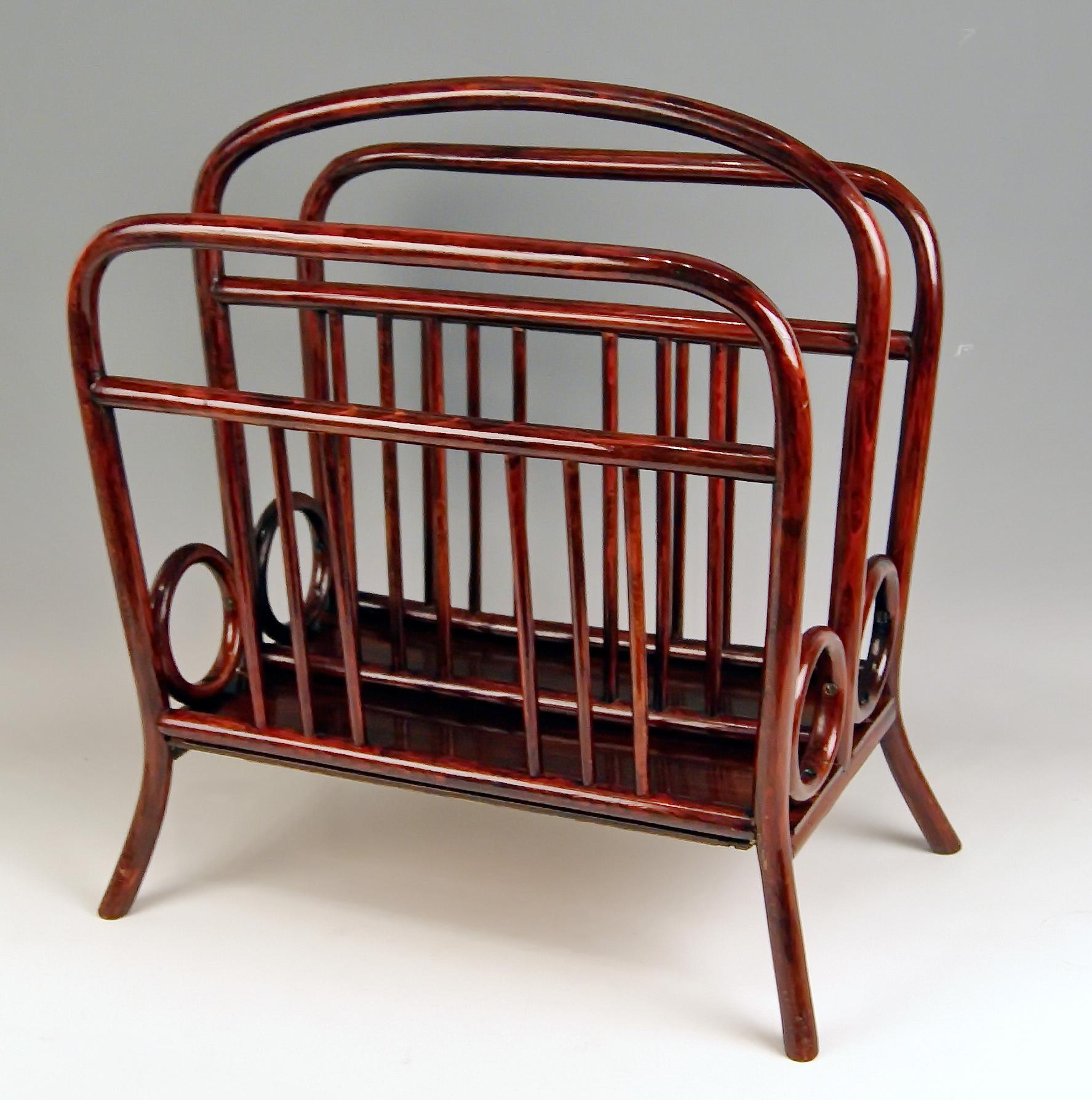 Thonet Vienna most elegant music or newspaper / magazine rack (= for holding newspapers or music sheets)

Model number 33
This model was created before the year 1904 by Austrian Manufactory Thonet Brothers. 

high quality handwork / stunningly