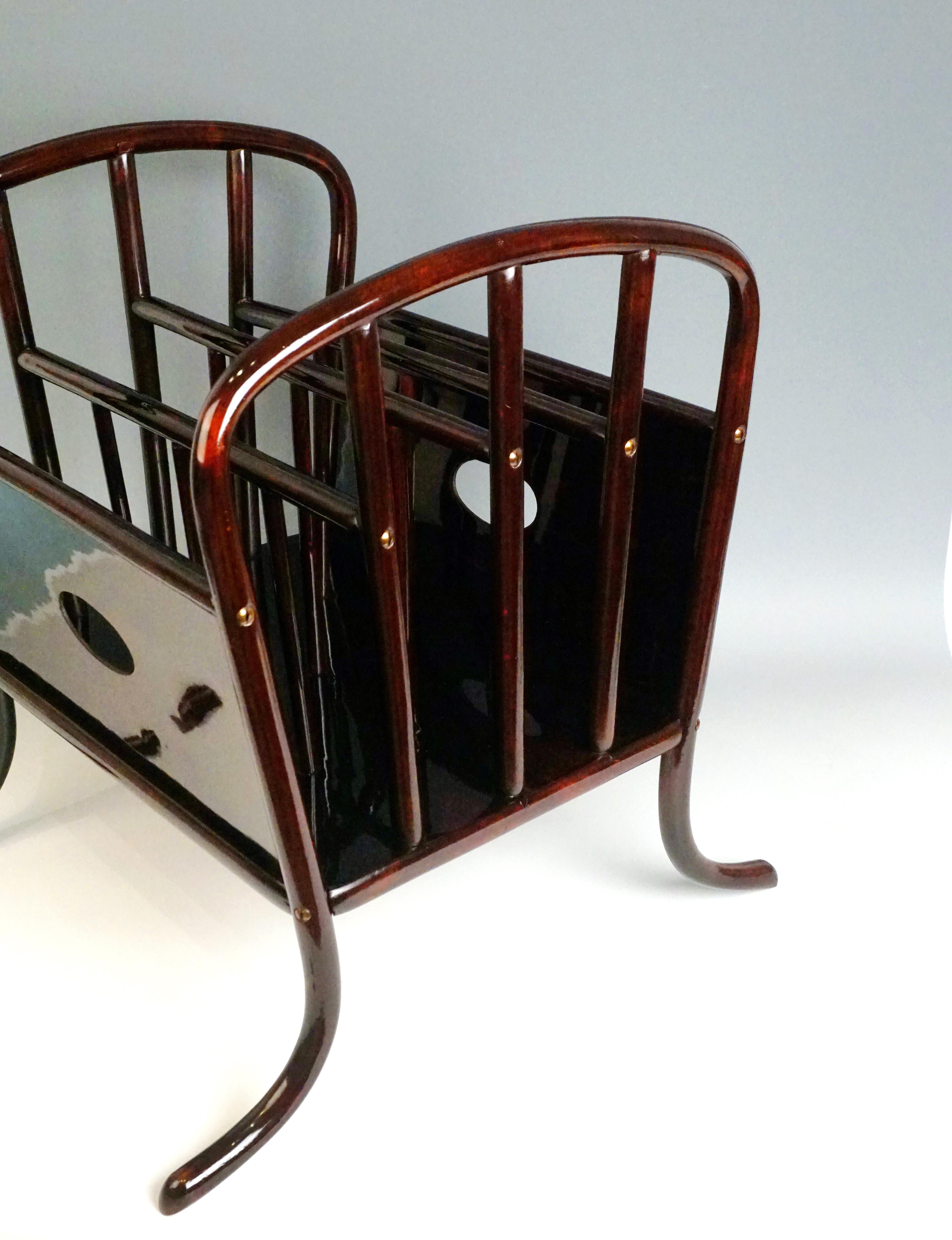 Thonet Vienna most elegant music, newspaper and magazine rack 

High quality handwork, stunningly shaped bentwood, superb appearance
Beech wood, dark mahogany stained, shellac hand polished

Manufactured by Thonet Brothers, Vienna, circa