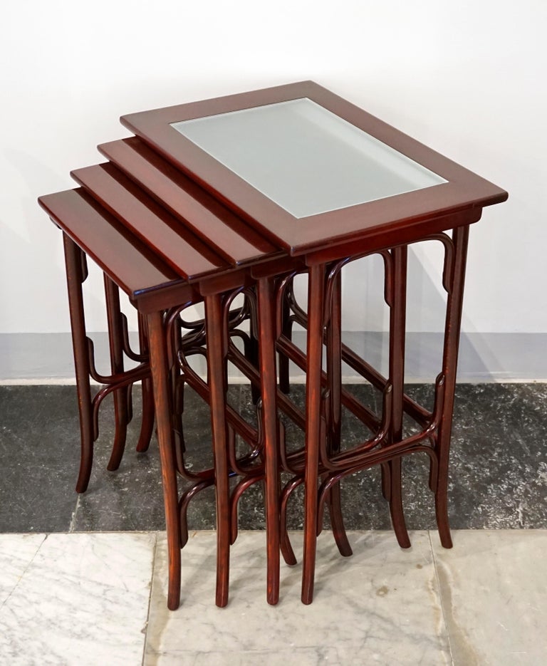 Early 20th Century Thonet Vienna Art Nouveau Set of Four Nesting Side Tables, Mahogany Stained For Sale
