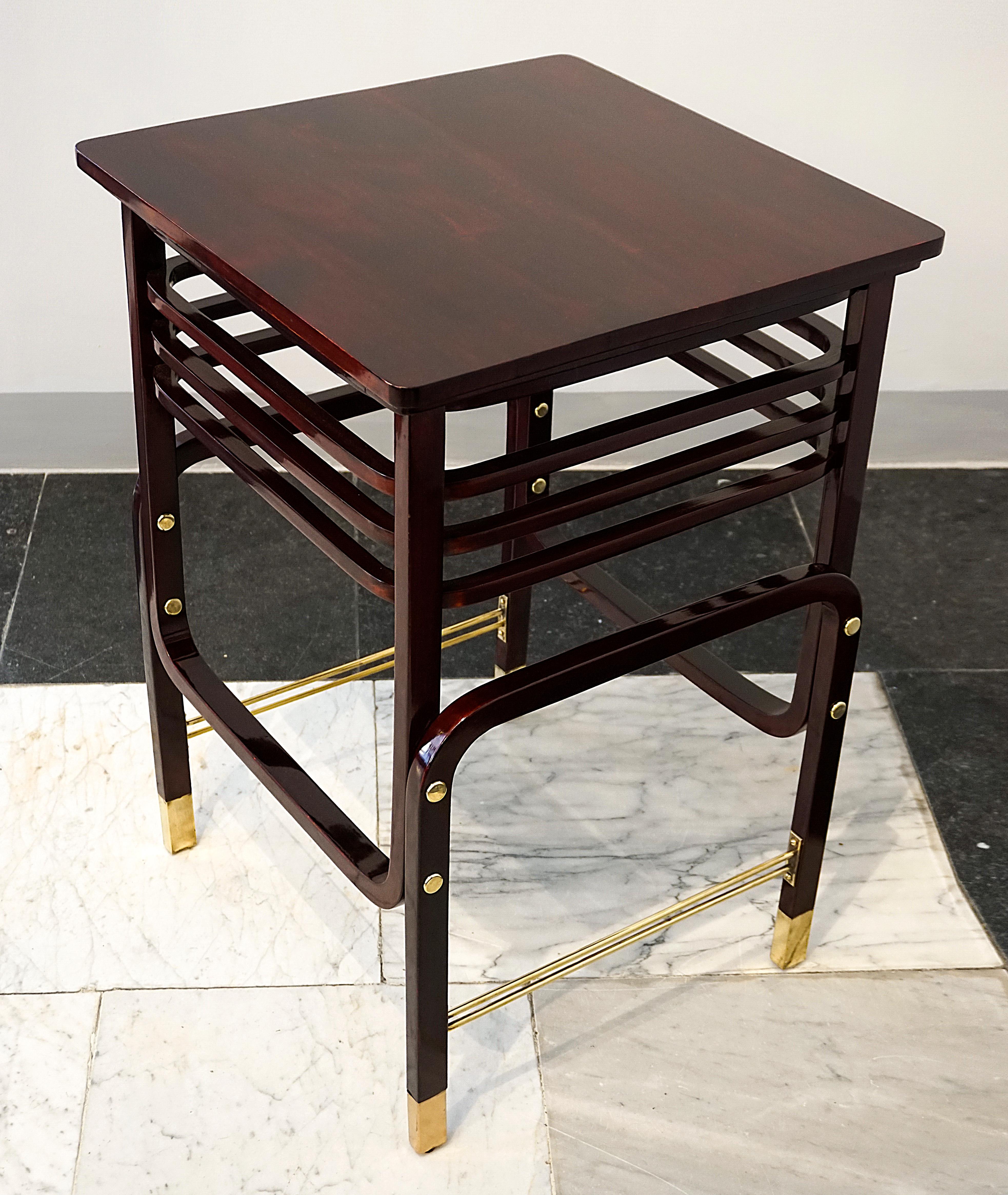 Small table with elegantly curved bentwood elements: two U-shaped bent struts with the ends parallel as legs tied to the corners of the table top, two further U-shaped bent struts opposite, with ends touching the floor, attached to the legs of the