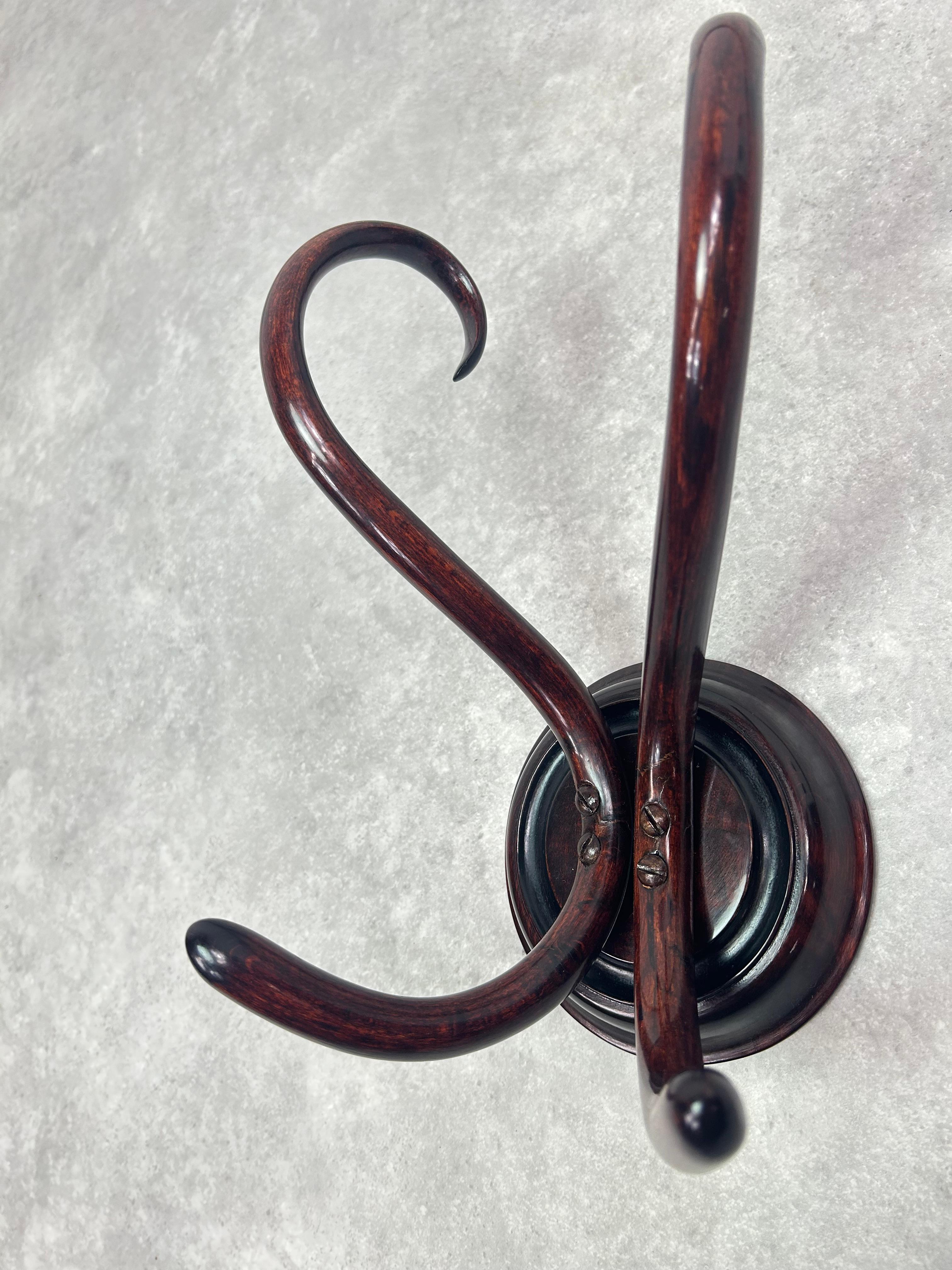 Thonet wall rack no.2 In Good Condition For Sale In Banská Štiavnica, SK