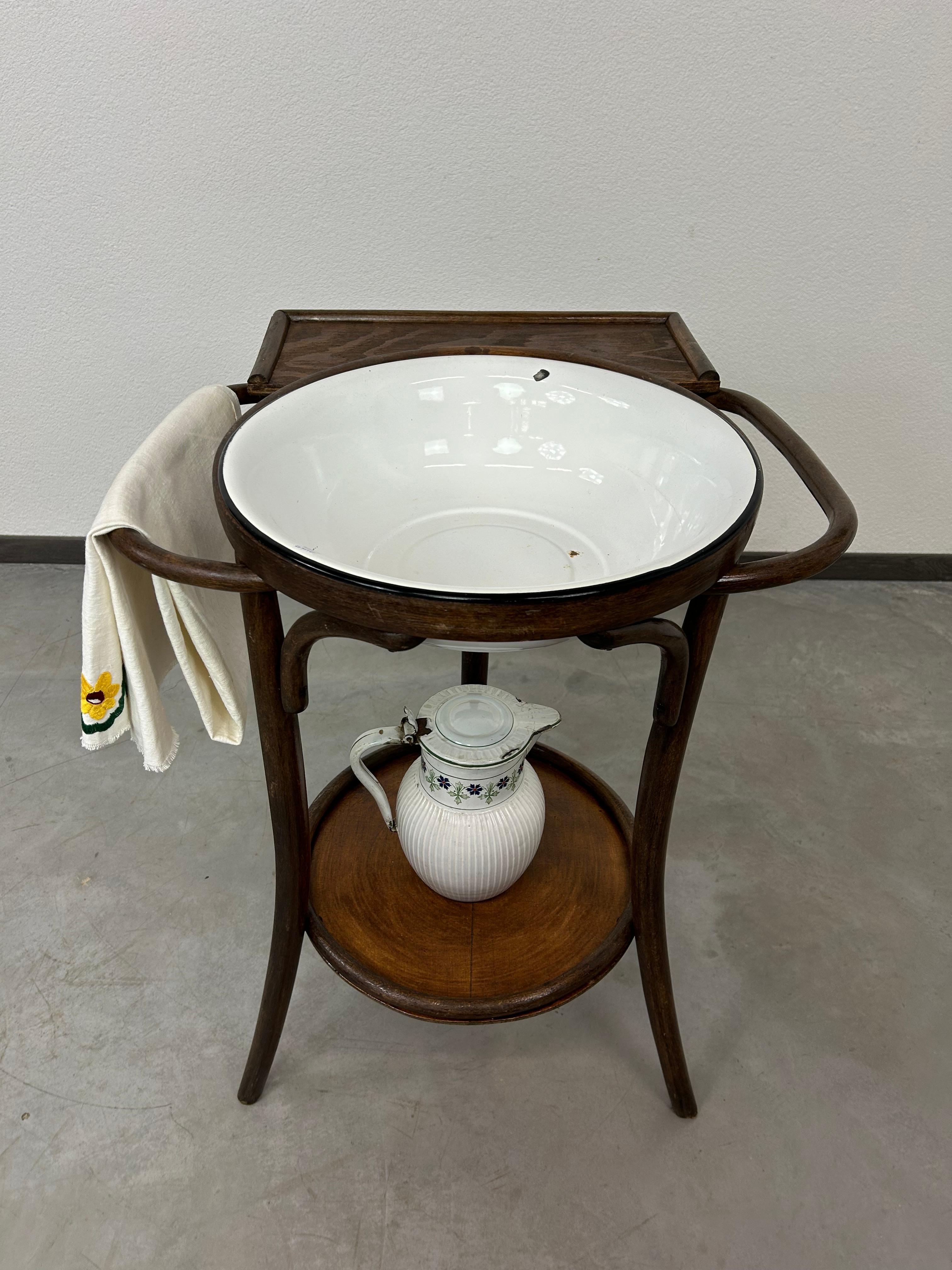 Art Deco Thonet washstand no.2 For Sale