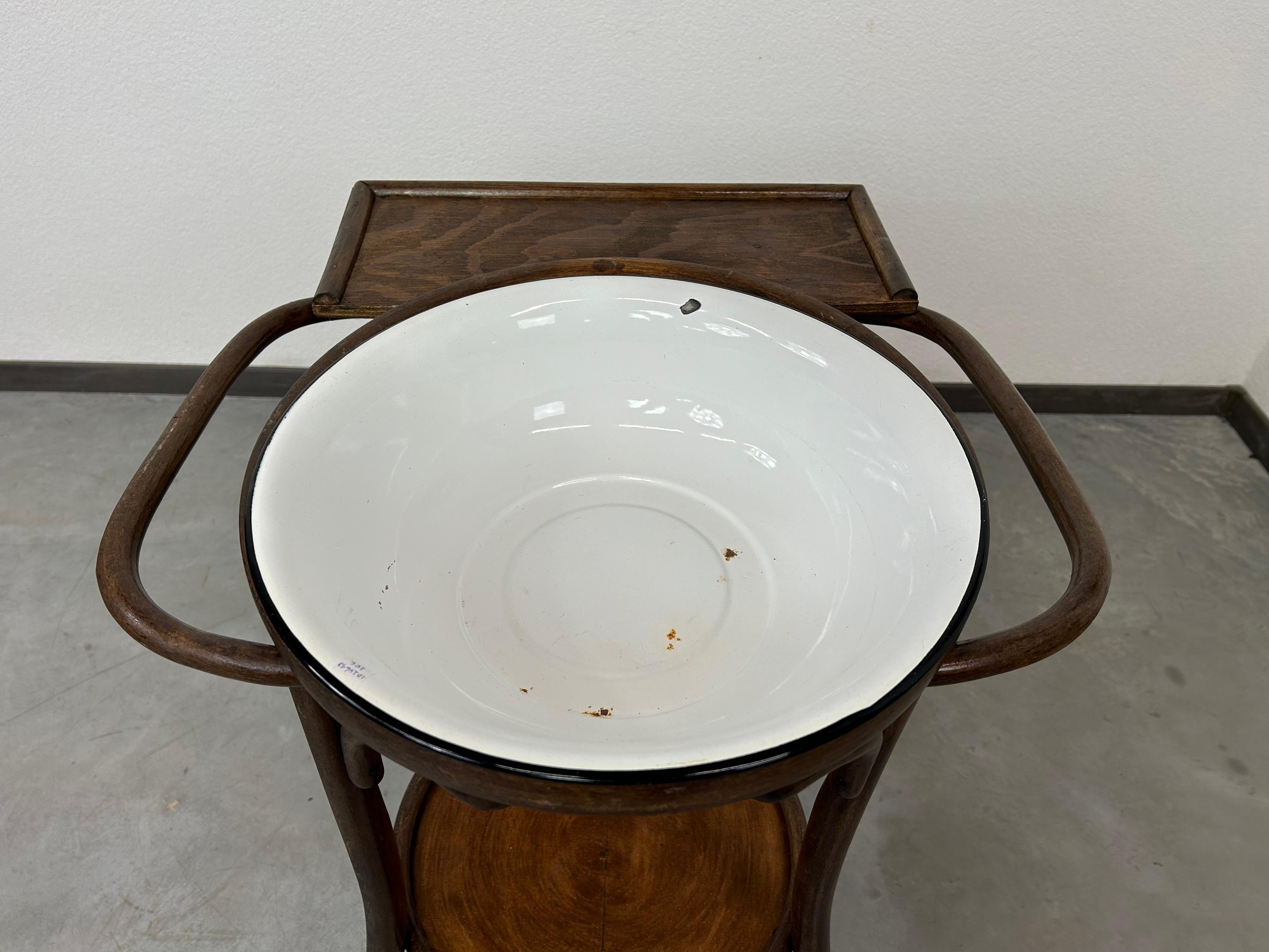 Thonet washstand no.2 In Good Condition For Sale In Banská Štiavnica, SK