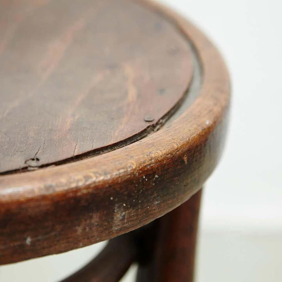 Thonet Wood Stool In Fair Condition For Sale In Barcelona, Barcelona
