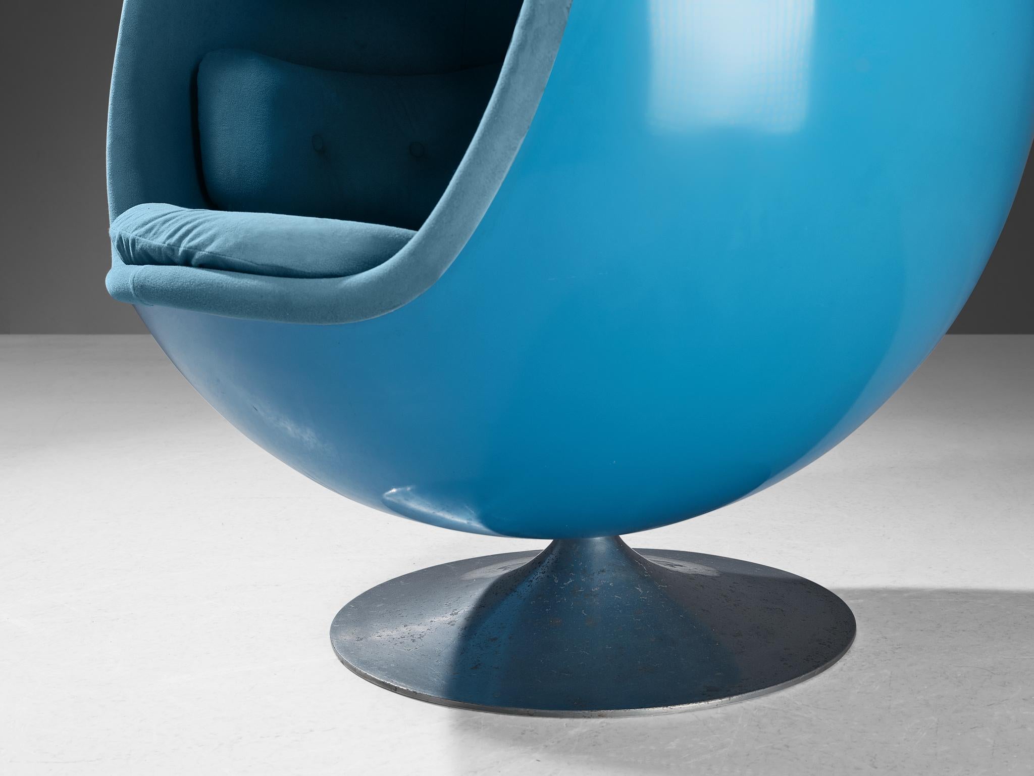 Aluminum Thor Larsen for Torlan Staffanstorp 'Ovalia' Egg Chair in Blue Fiberglass  For Sale