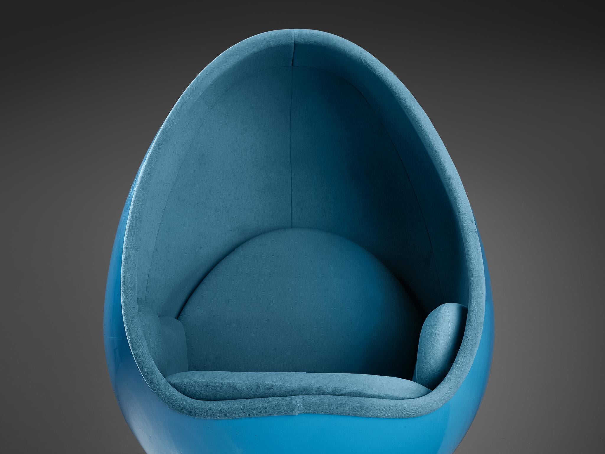 Thor Larsen für Torlan Staffanstorp: Eierstuhl „Ovalia“ aus blauem Glasfaser  (Postmoderne) im Angebot