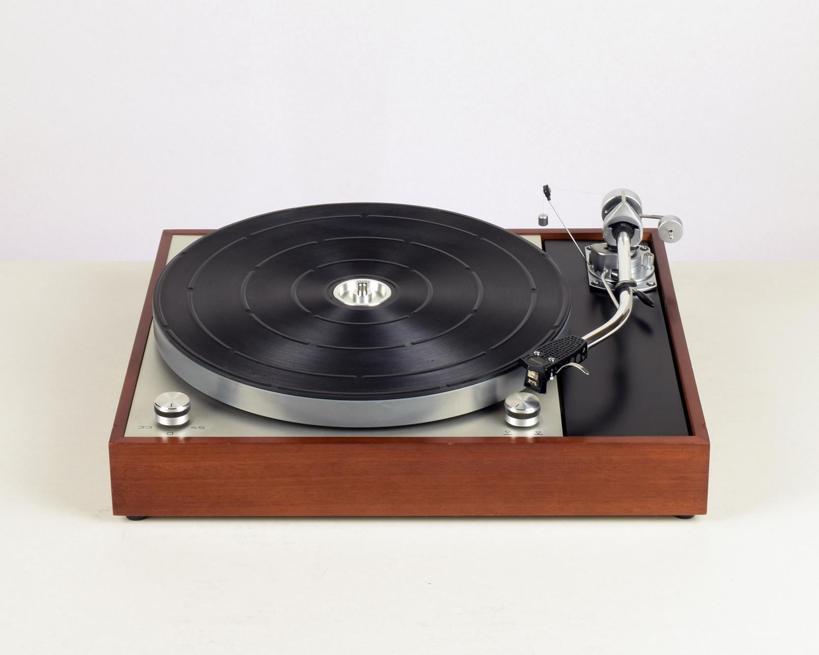 Thorens TD 150 Mk II turntable, 1969
Complete with:
SME 3009 series 2 improved fixed head shell tonearm with original cables / RCA plugs;
Shure M75ED type 2 cartridge with original ED T2 stylus.

A superb and highly regarded record player with