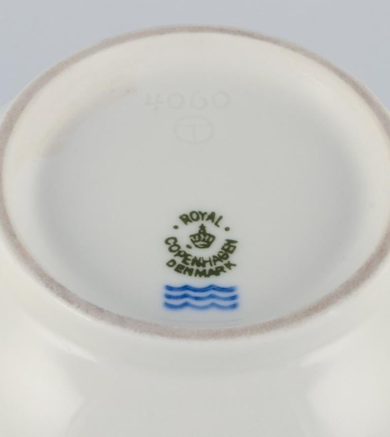 Milieu du XXe siècle Thorkild Olsen pour Royal Copenhagen. Vase en porcelaine au design moderne en vente