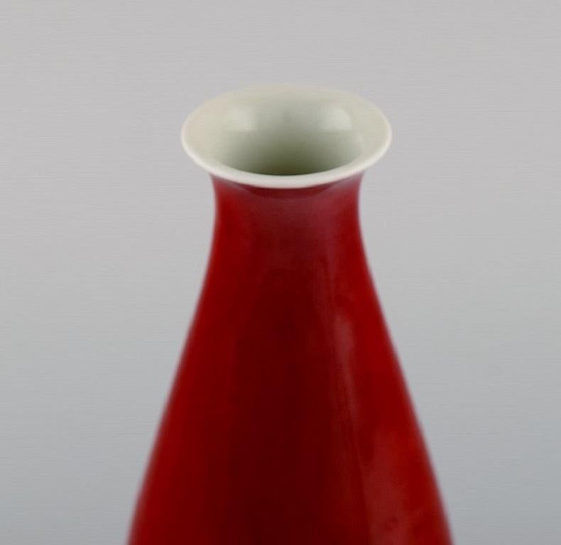 Art Deco Thorkild Olsen for Royal Copenhagen, Vase in Red and White Porcelain, 1920s For Sale