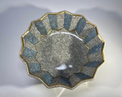 Thorkild Olsen, Royal Copenhagen 1961, plat cannelé bleu pâle et gris craquelé n° 3191