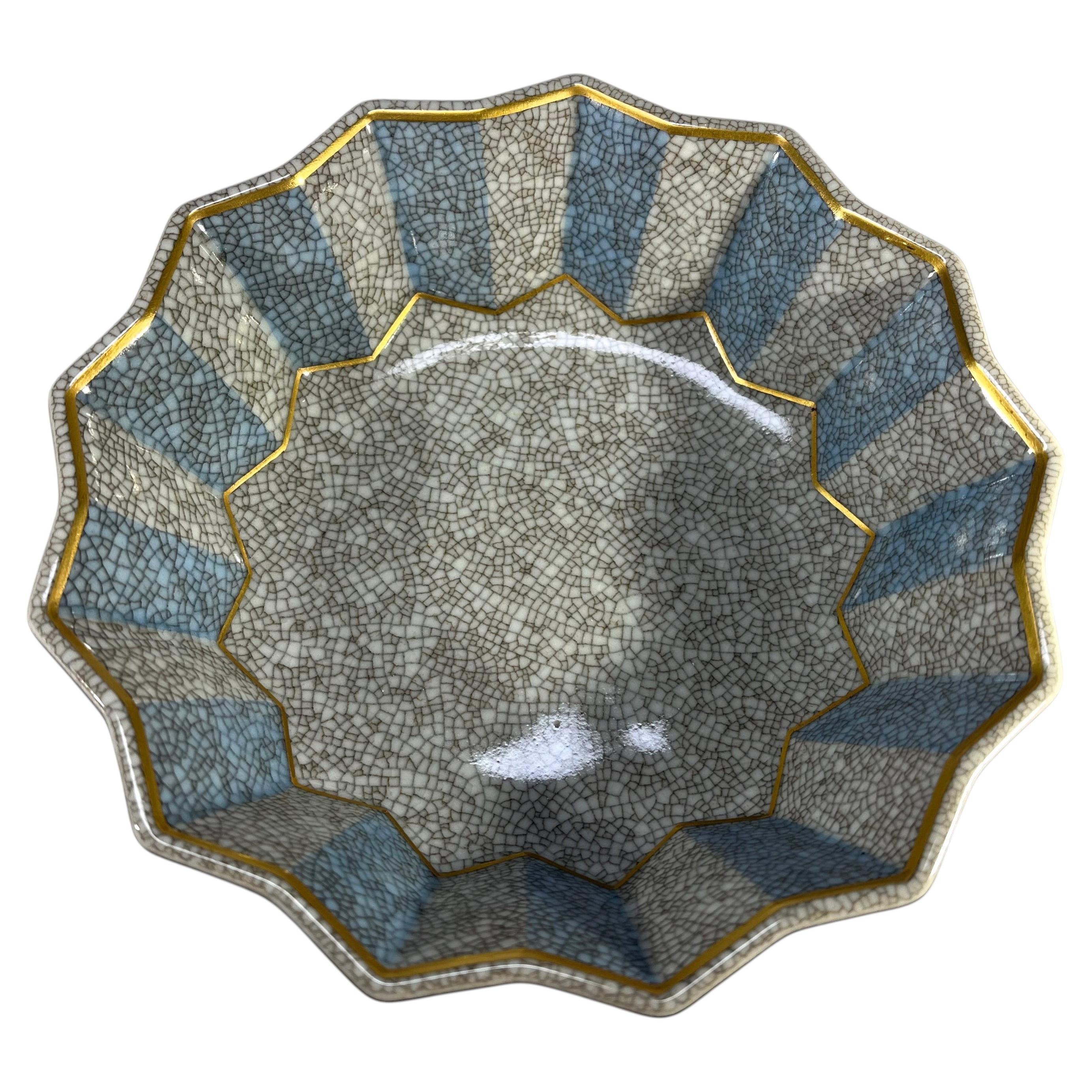 Thorkild Olsen, Royal Copenhagen 1961, piatto scanalato blu chiaro con effetto craquelé grigio n. 3191 in vendita