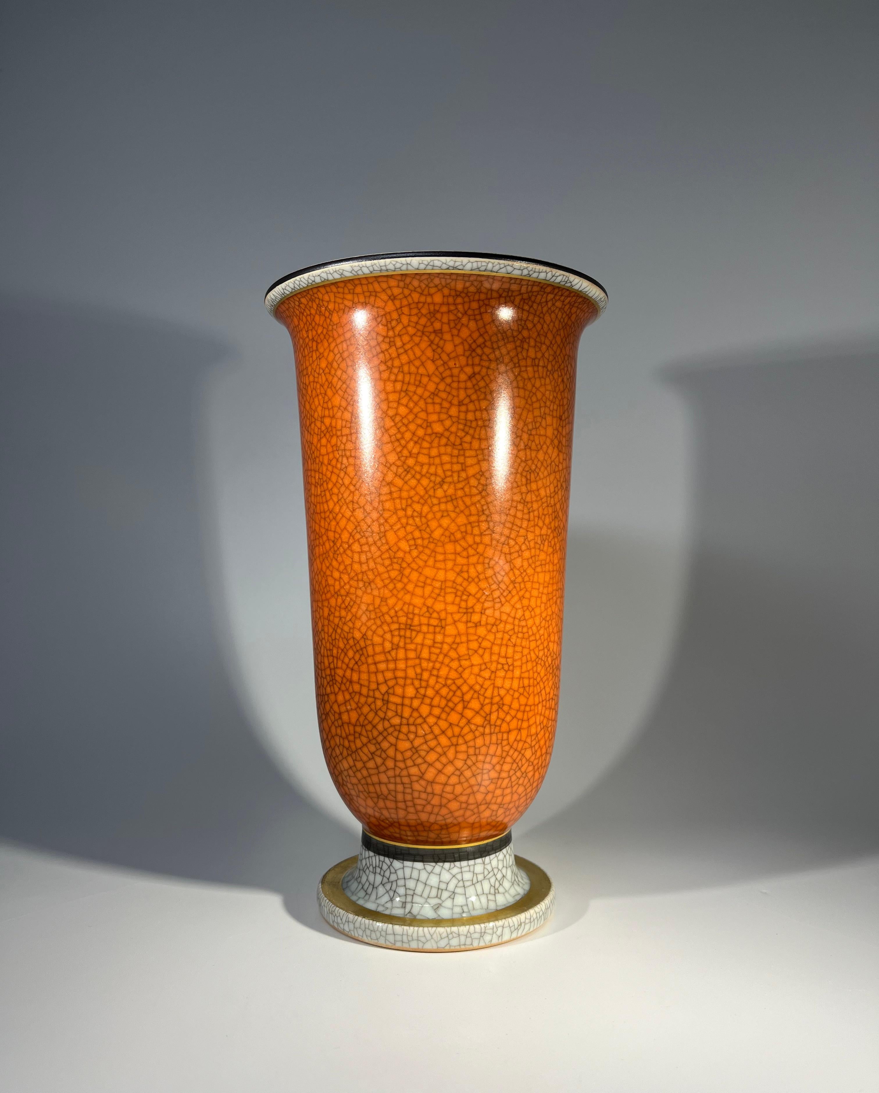 Graceful Royal Copenhagen porcelain terracotta and grey crackle glazed vase with gilded banding on base.
Designed by Thorkild Olsen
Circa 1966
Stamped and numbered 3378
Height 8.25 inch, Diameter 4.5 inch
Good condition. Minor scratch marks to base