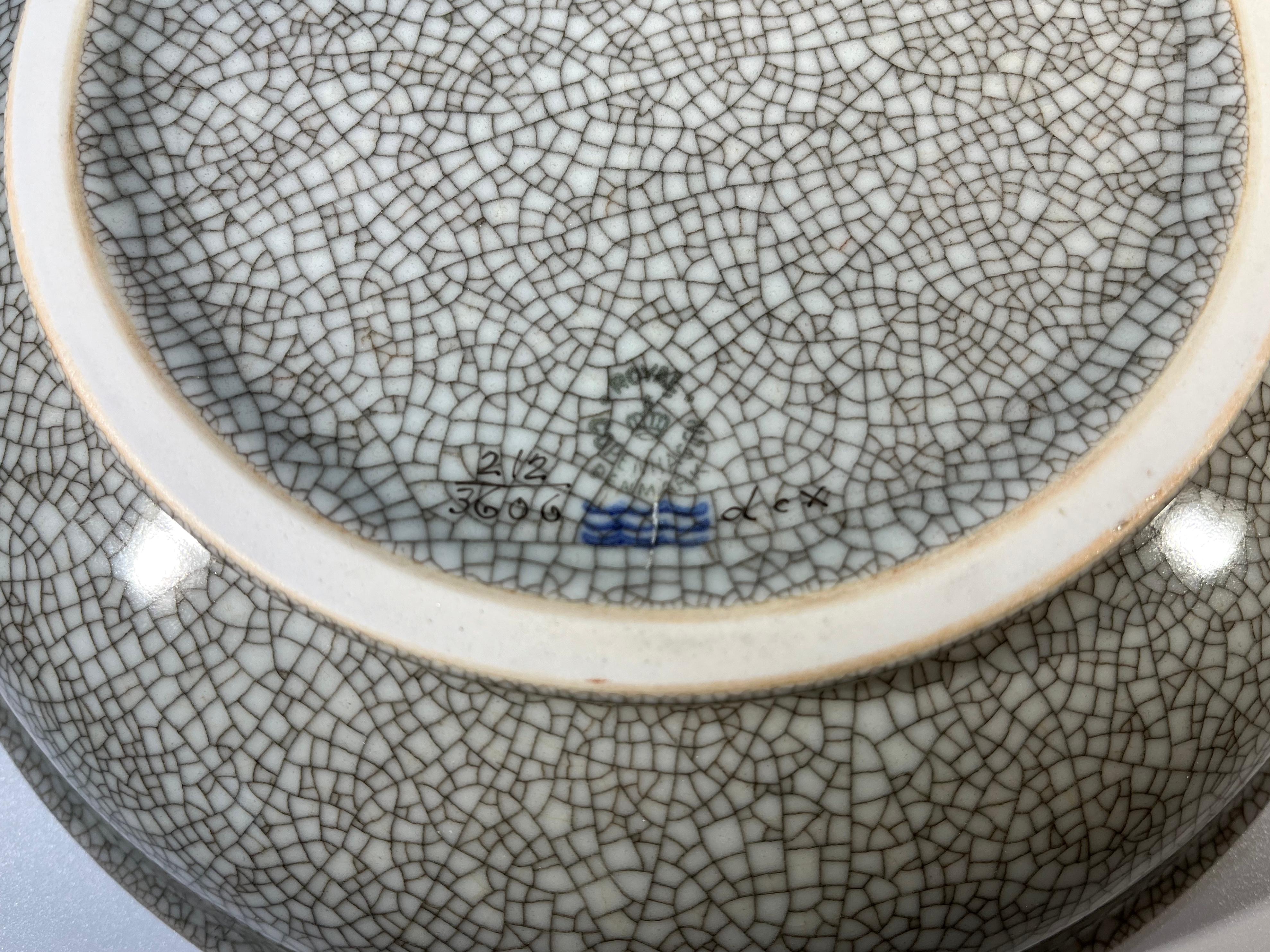 Thorkild Olsen, Royal Copenhagen Plato de terracota craquelada con esmalte mate nº 3606 Porcelana en venta
