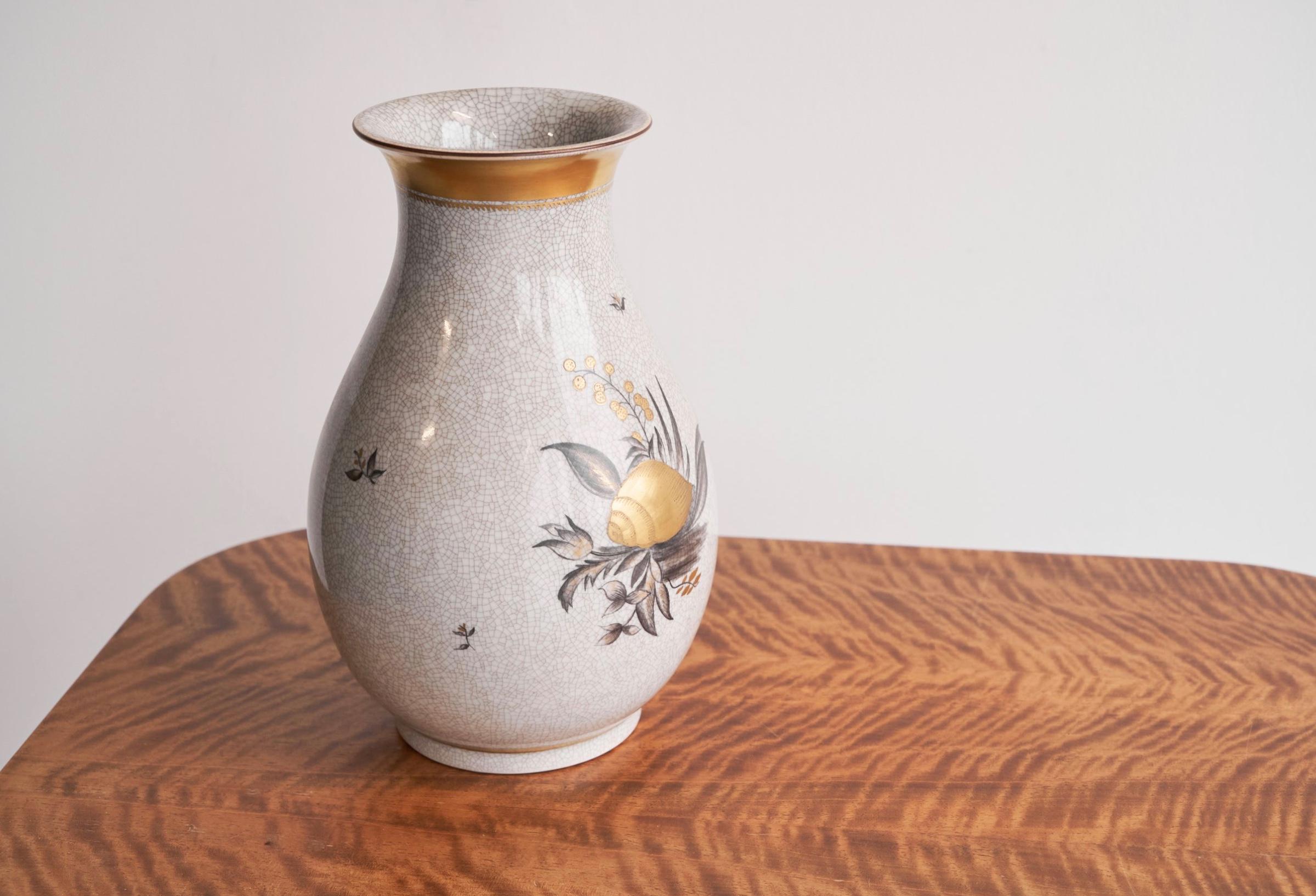 Thorkild Olsen 'Skaldyr' Vase in Craquelé und Gold für Royal Copenhagen 1930er Jahre (Töpferwaren) im Angebot