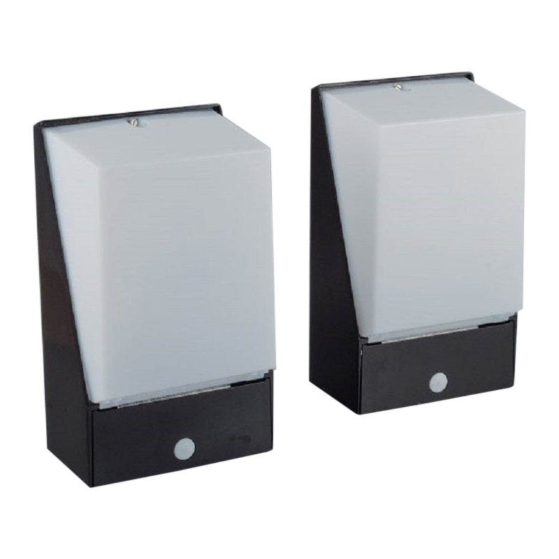 Thorn Preinet, England, Pair of Wall Lamps, Black Metal and Acrylic Shades For Sale