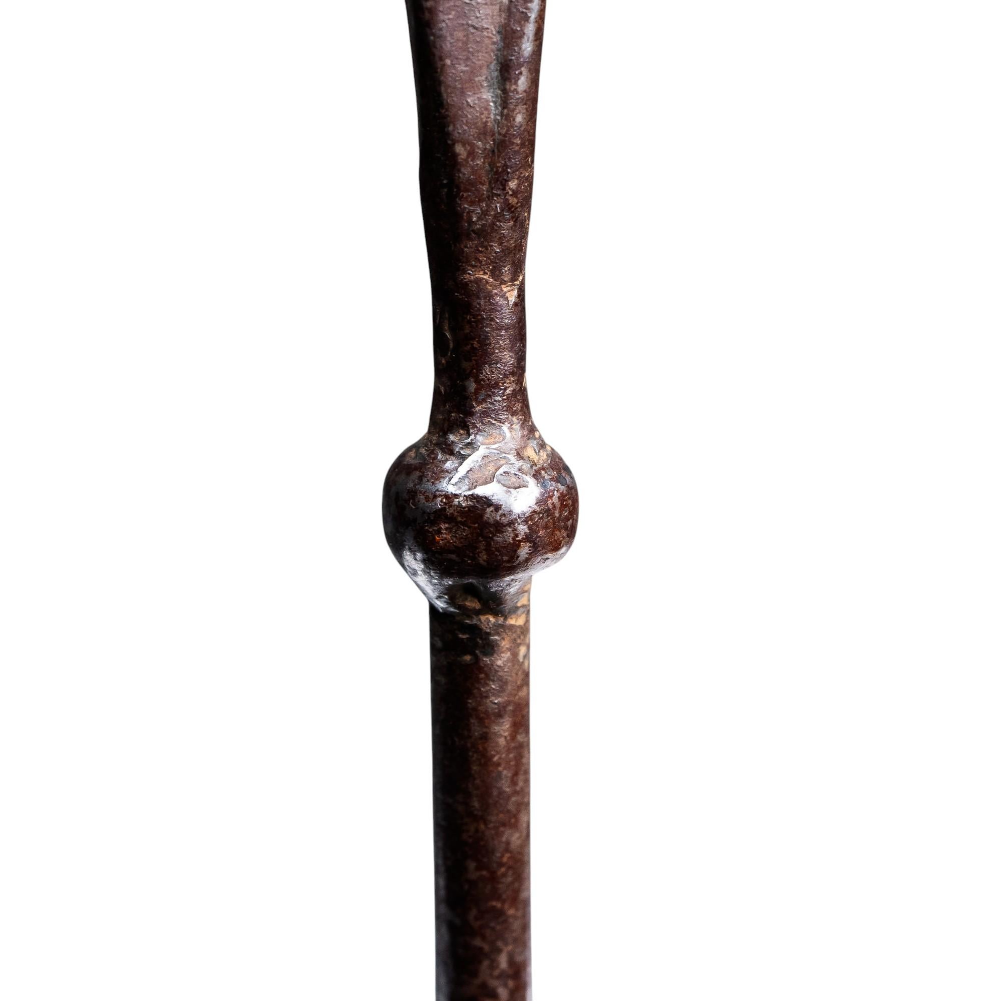 Ferro battuto Thorton e Downer, attri. Un attizzatoio in acciaio lucido di Arts and Crafts, lavorato a mano. in vendita