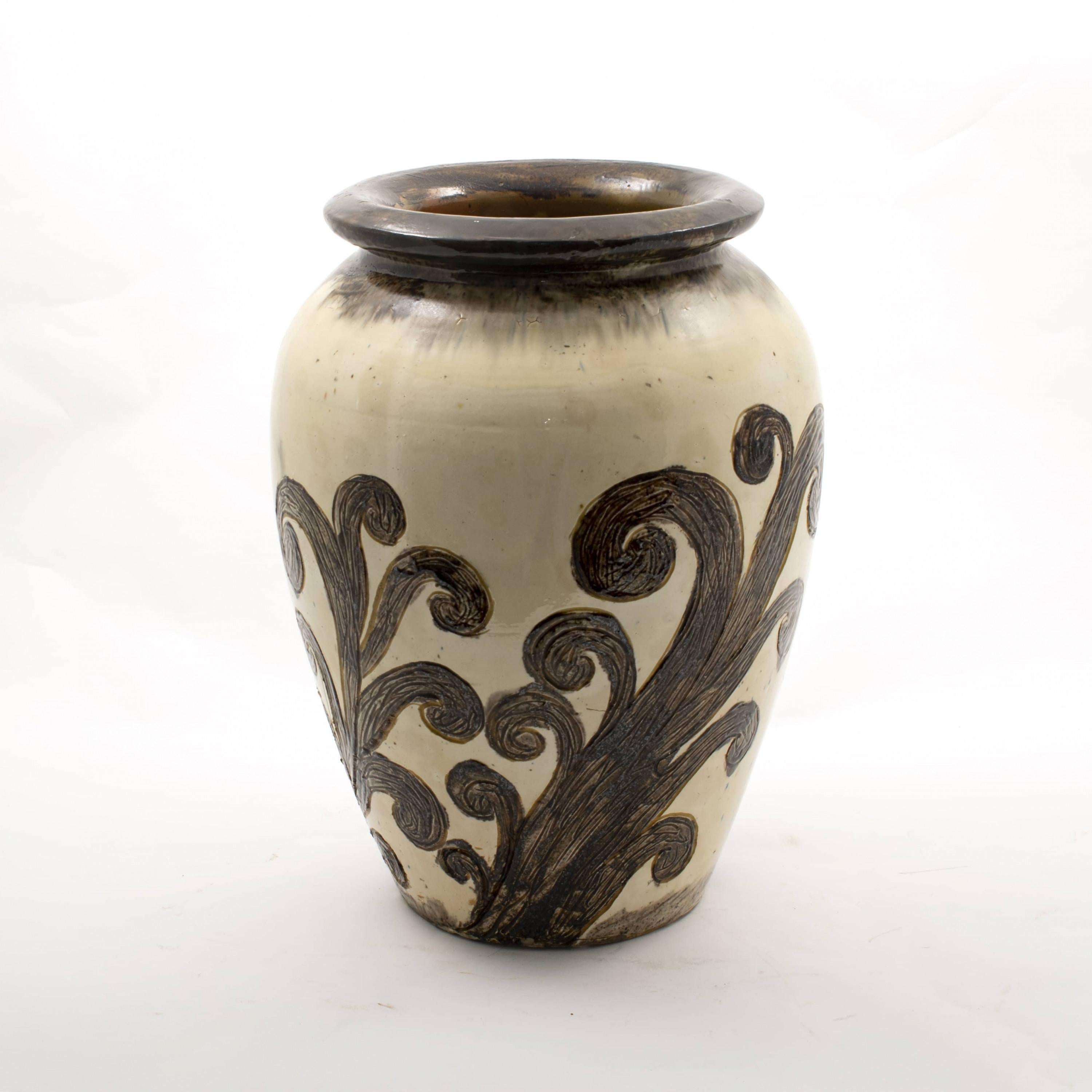 Art nouveau Thorvald Bindesbøll, grand vase unique en céramique avec motifs organiques en vente