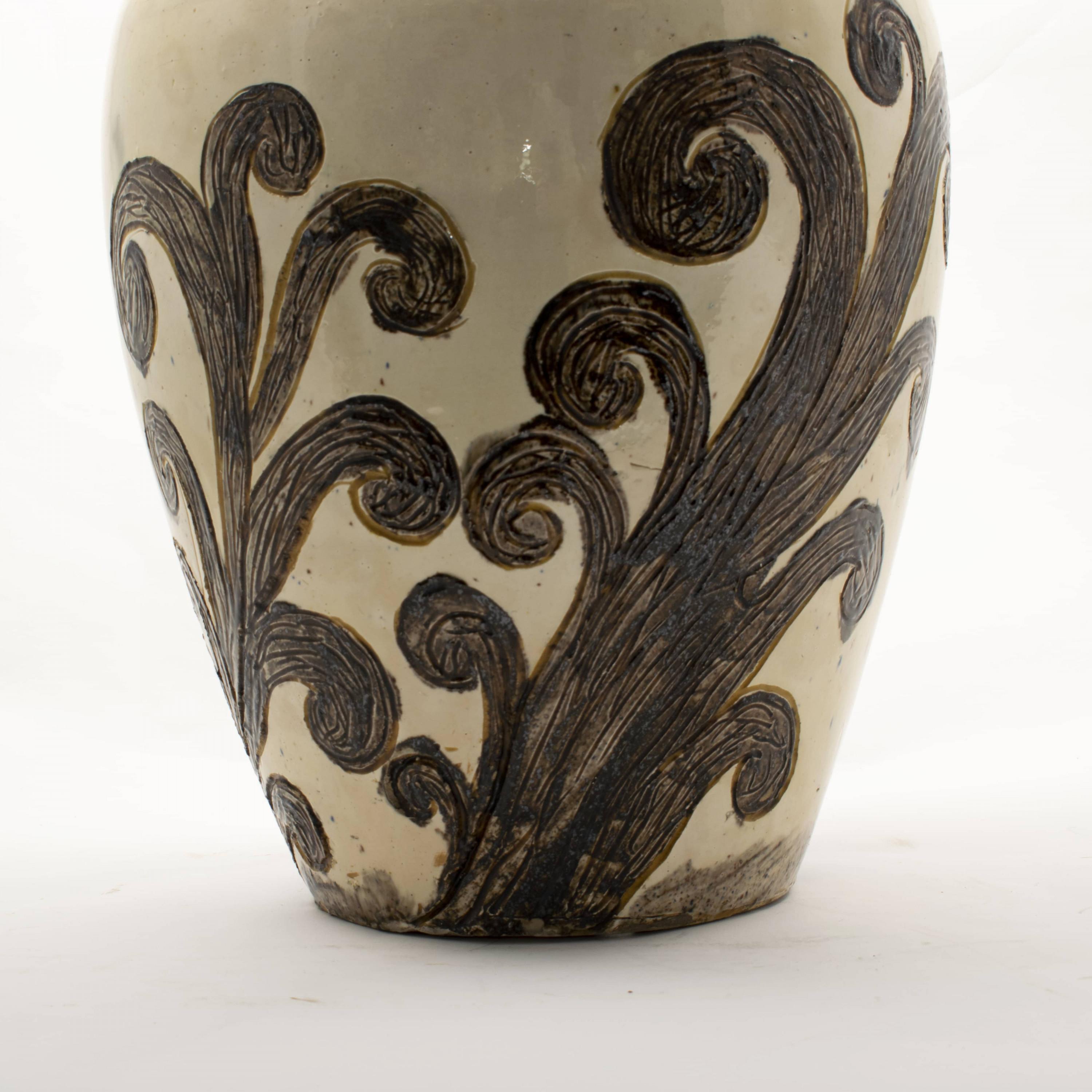 Thorvald Bindesbøll, grand vase unique en céramique avec motifs organiques Bon état - En vente à Kastrup, DK