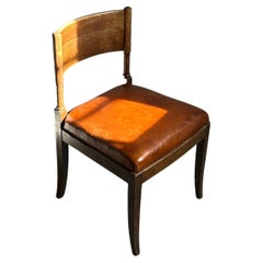 Thorvald Bindesbøll Silla de roble con cuero patinado, hacia 1900