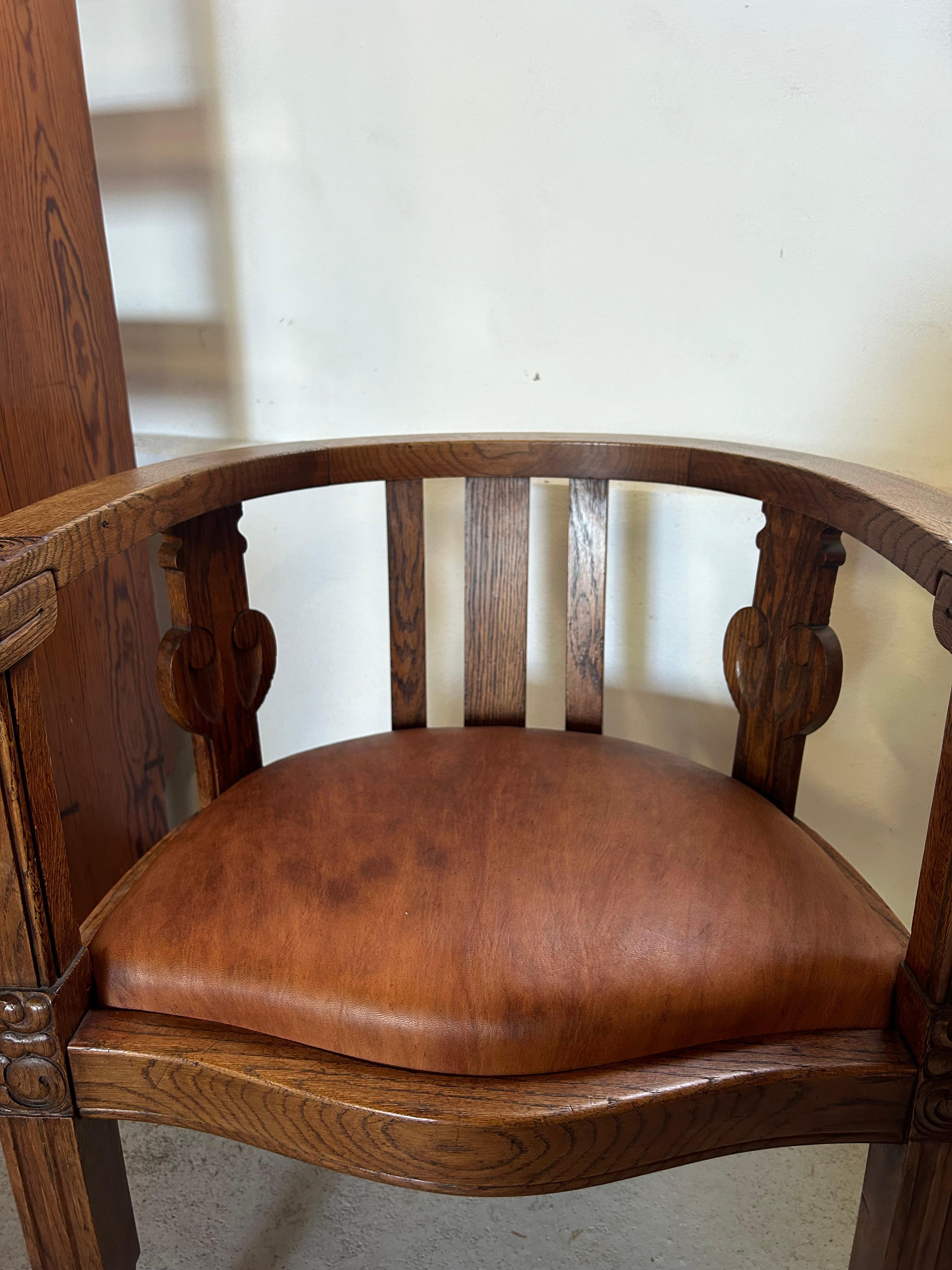 Poltrona Thorvald Bindesbøll in legno massiccio di Oak, Danimarca, 1900 in vendita 2